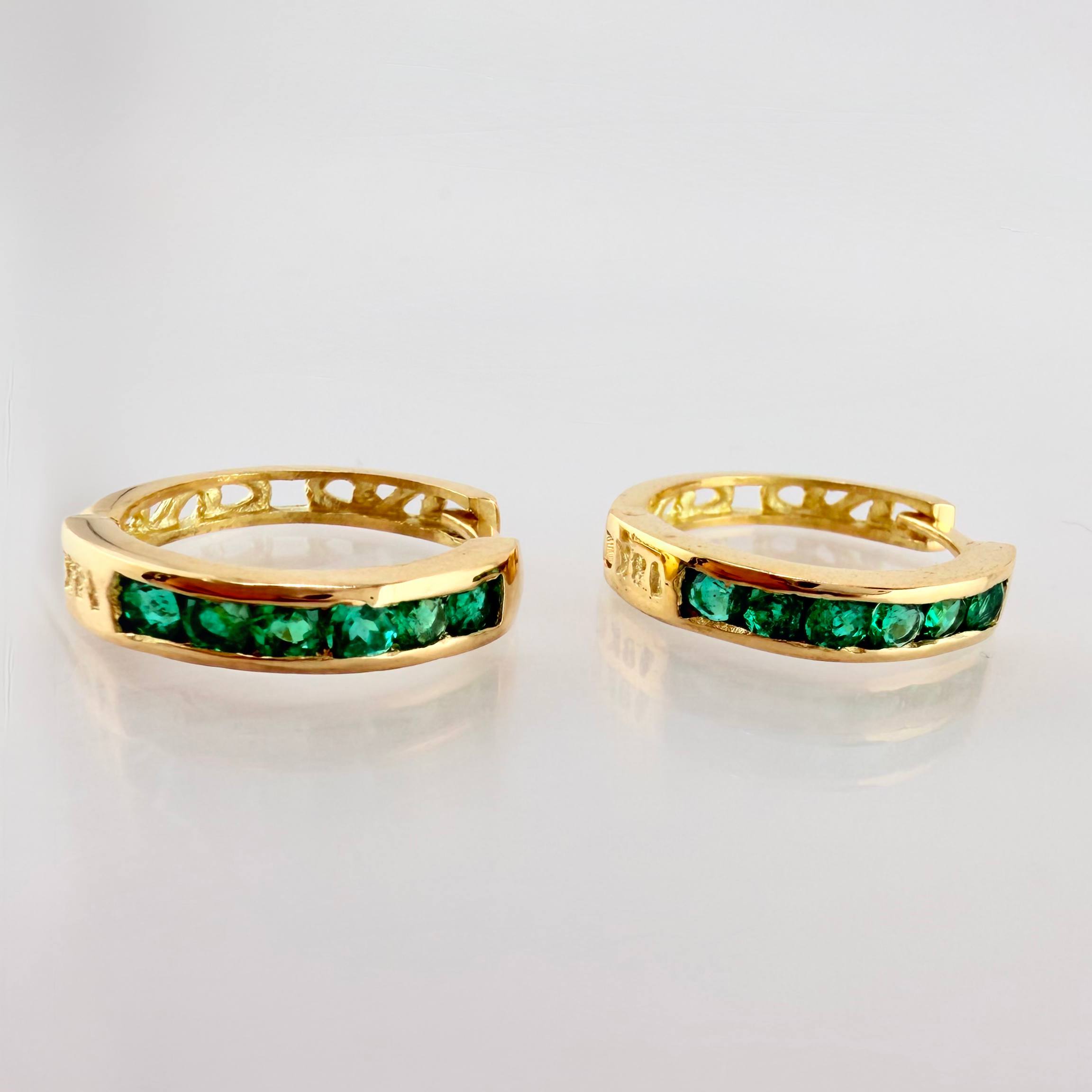 Candongas Carril Encerrado Esmeraldas 1.2 Qts 3.8gr / 1.8cm / Oro Amarillo 18K *