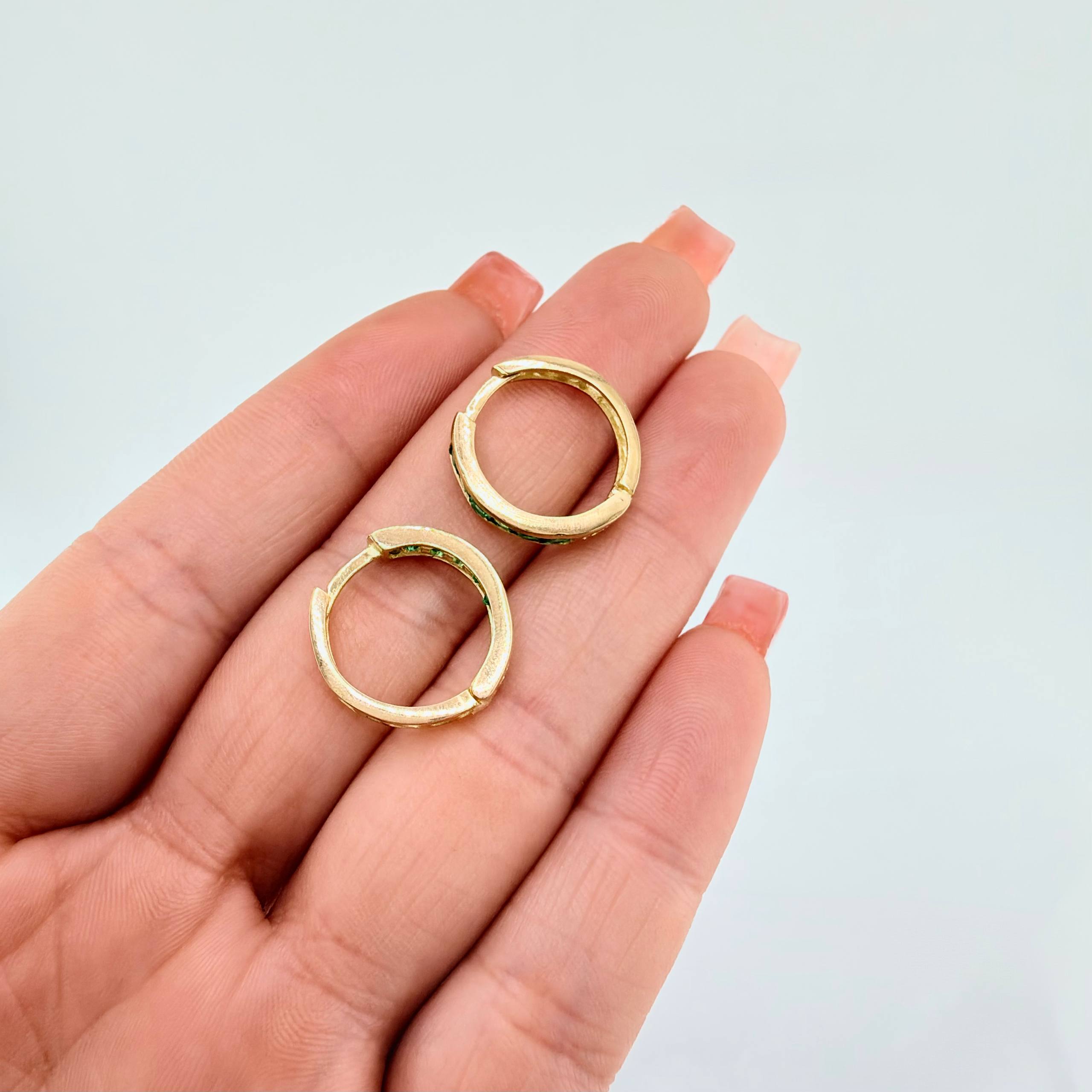 Candongas Carril Encerrado Esmeraldas 1.2 Qts 3.8gr / 1.8cm / Oro Amarillo 18K *