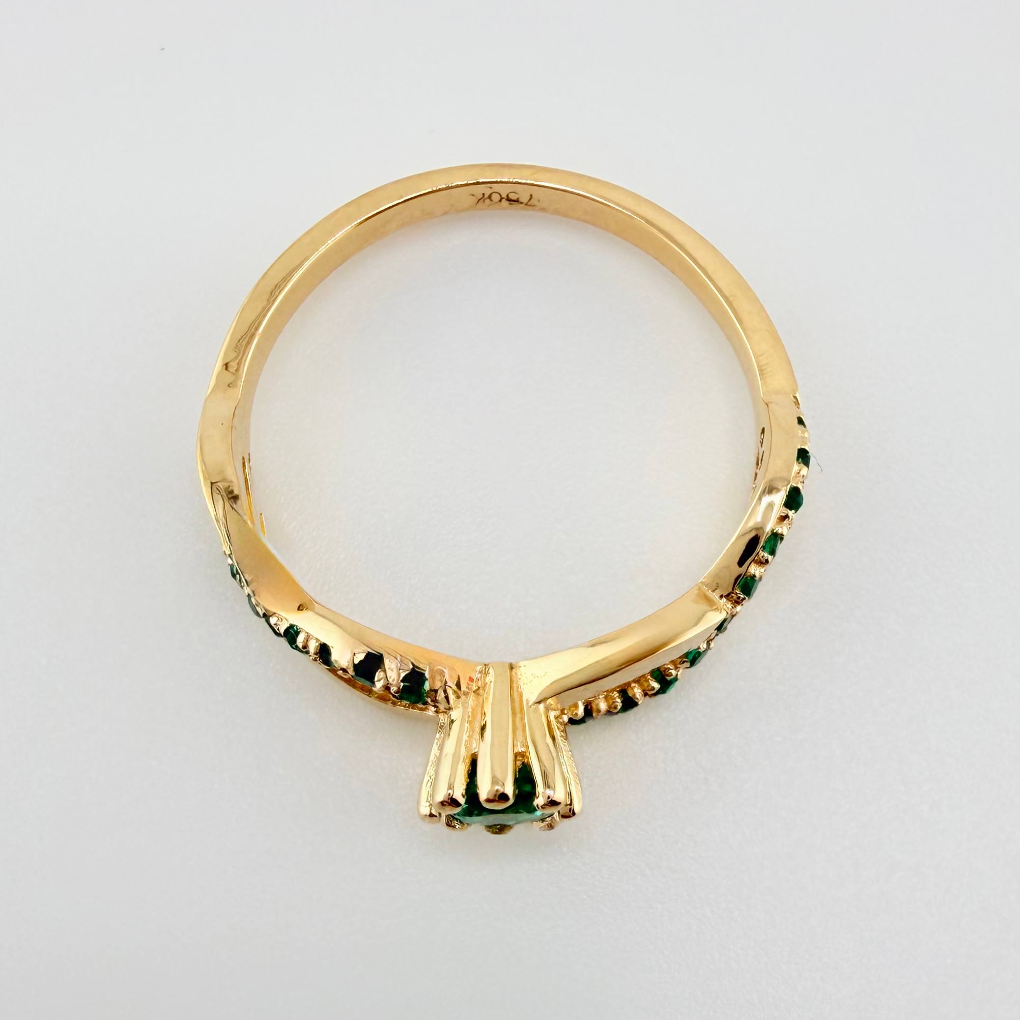 Anillo Solitario Infinito Imperial Esmeraldas 5pts 2.95gr / T7 1/4 / Oro Amarillo 18K *