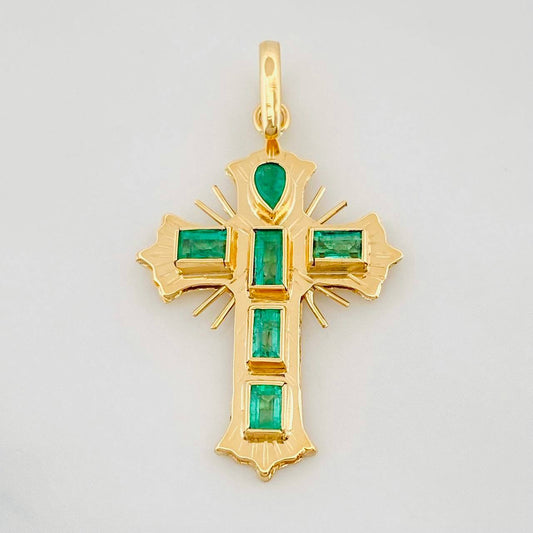Dije Cruz Plana Esmeraldas 75pts 2.1g / 3.3cm Oro Amarillo 18K