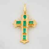 Dije Cruz Plana Esmeraldas 75pts 2.1g / 3.3cm Oro Amarillo 18K