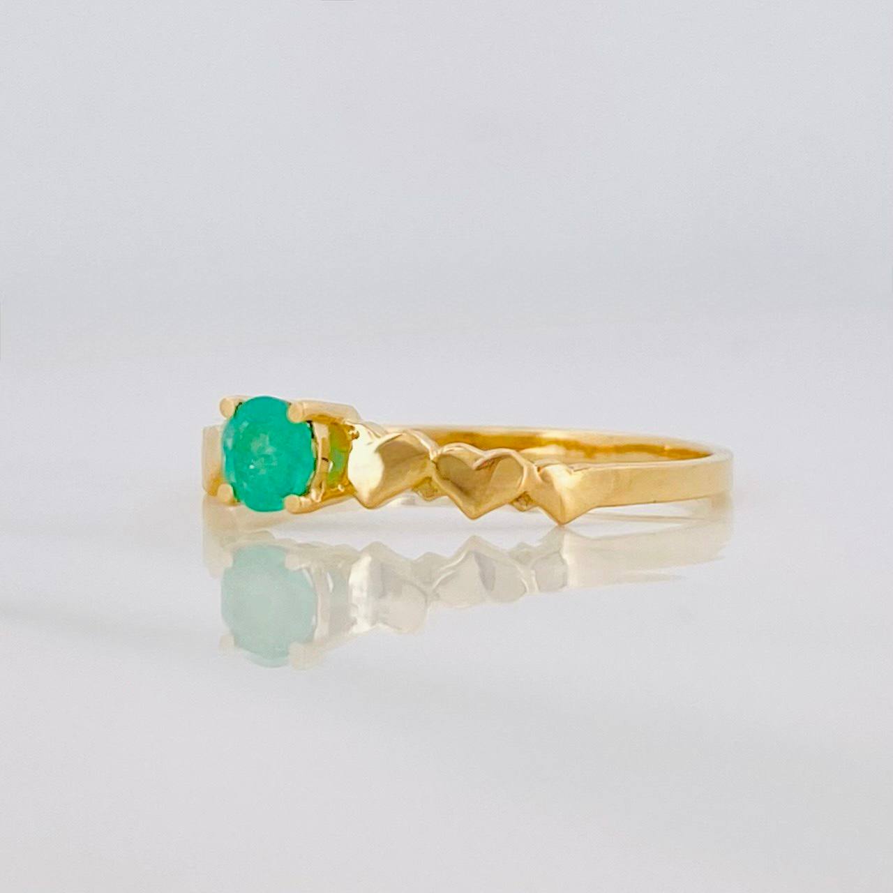 Anillo Corazones Esmeralda 22pts 1.35g / T7 Oro Amarillo 18K