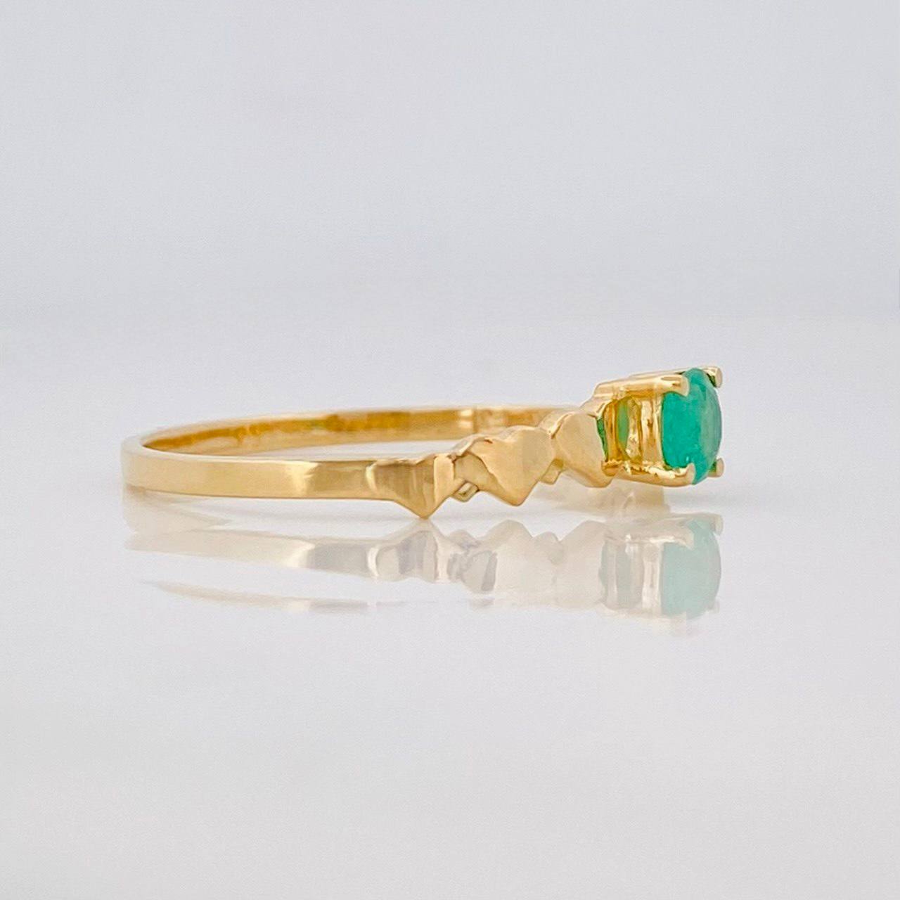 Anillo Corazones Esmeralda 22pts 1.35g / T7 Oro Amarillo 18K