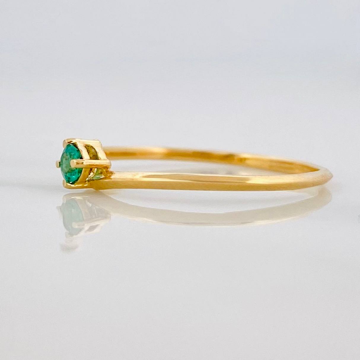 Anillo Solitario Esmeralda 6pts 0.9g / T6 1/2 Oro Amarillo 18K