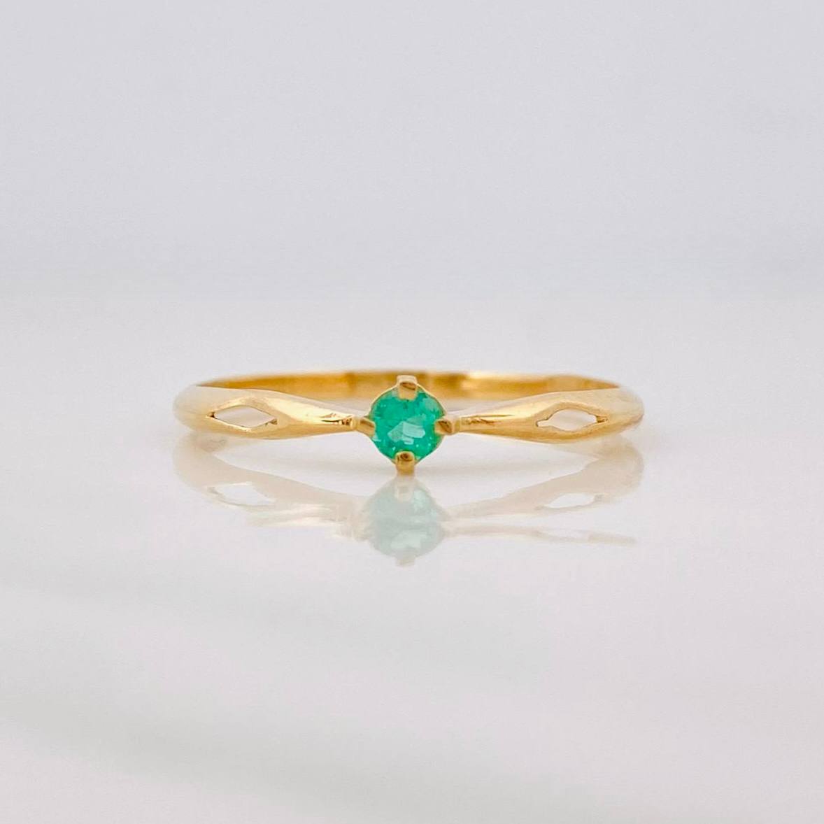 Anillo Solitario Esmeralda 8pts 1g / T7 Oro Amarillo 18K