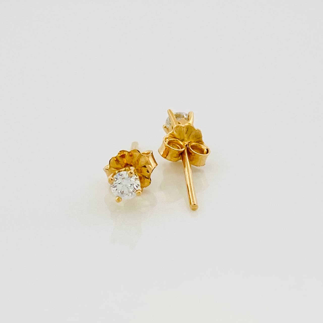 Topos Cuatro Garras 0.8 g Moissanita / 2.92 mm Oro Amarillo 18K