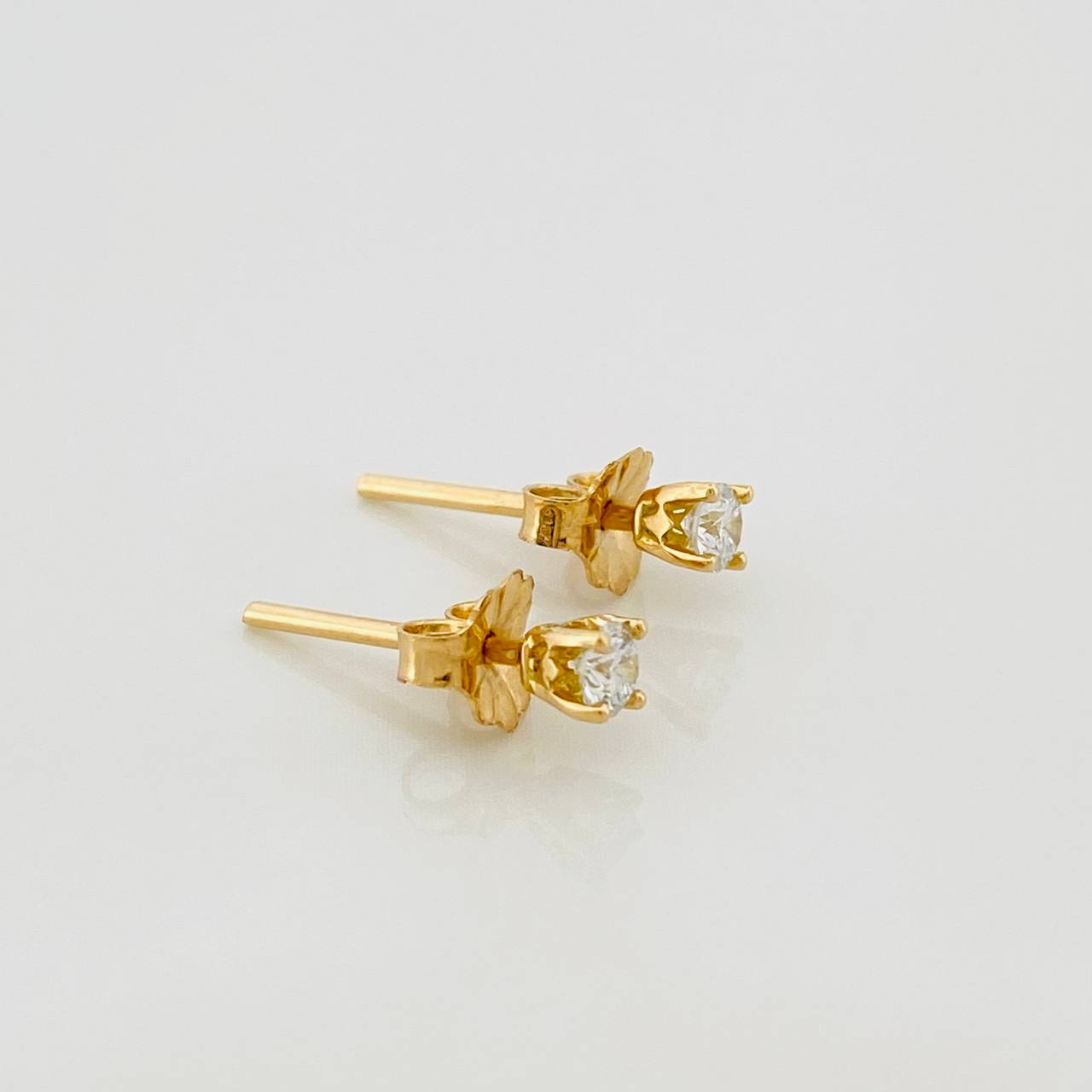 Topos Cuatro Garras 0.8 g Moissanita / 2.92 mm Oro Amarillo 18K