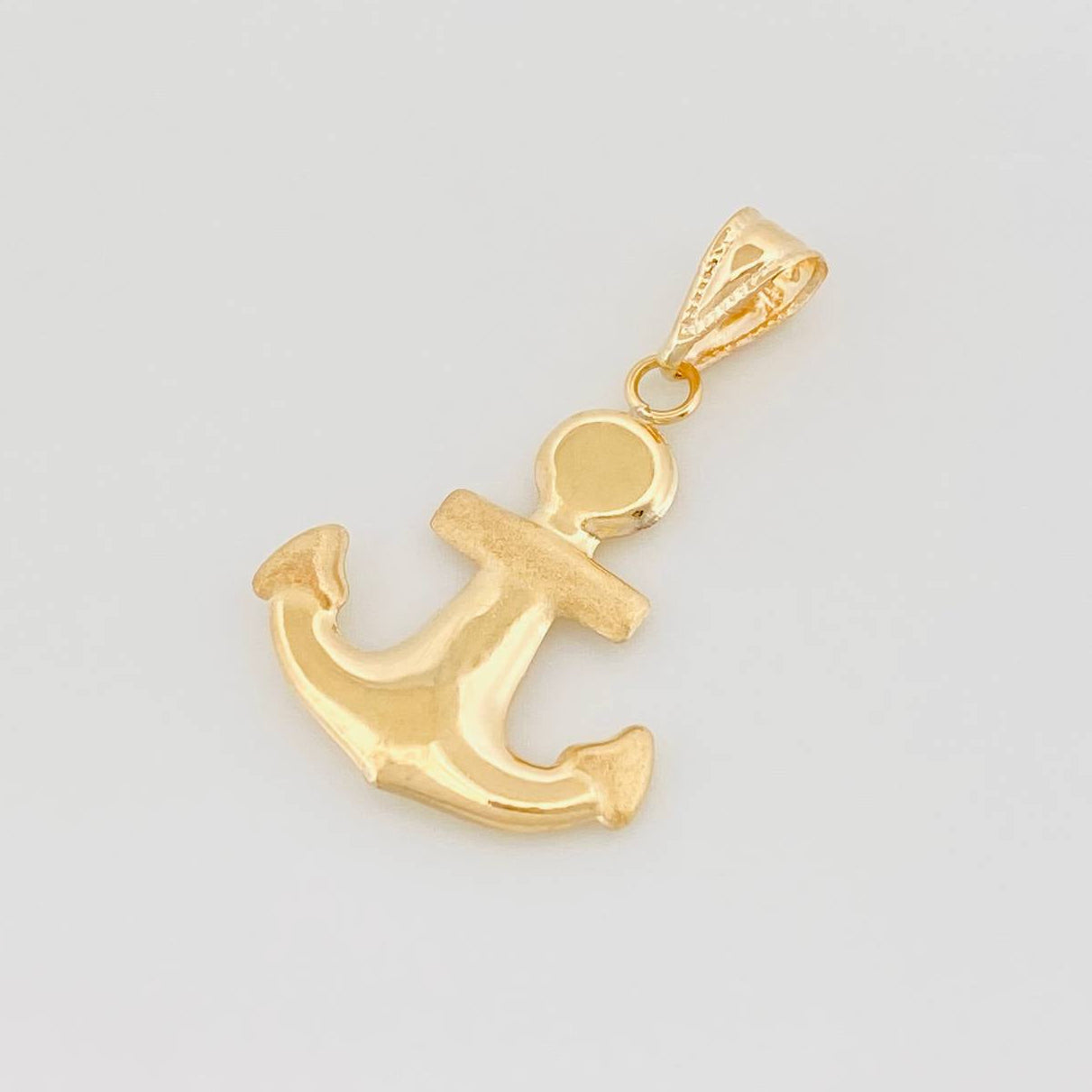Dije Ancla 0.85 g / 2.6 cm Oro Amarillo 18K