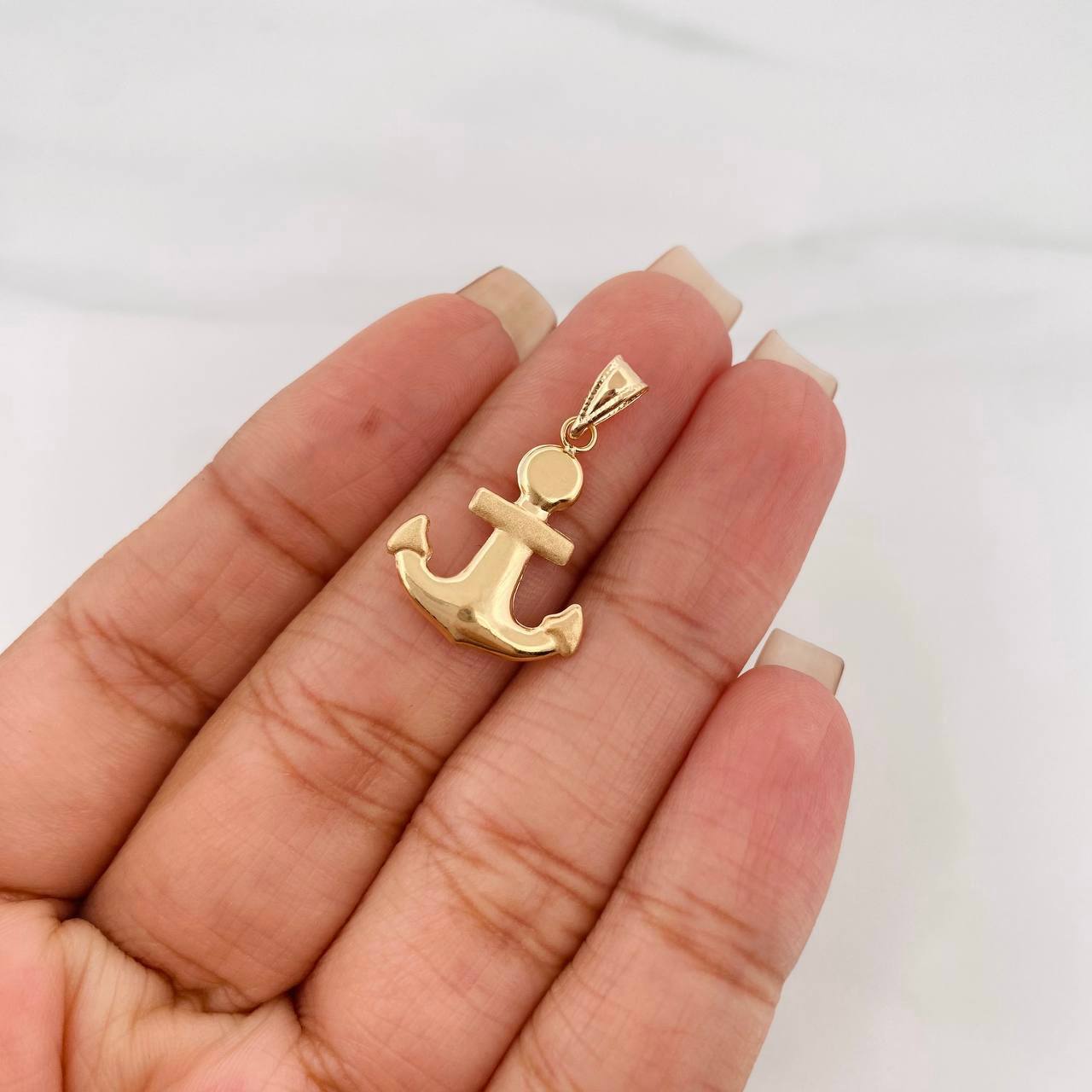 Dije Ancla 0.85 g / 2.6 cm Oro Amarillo 18K