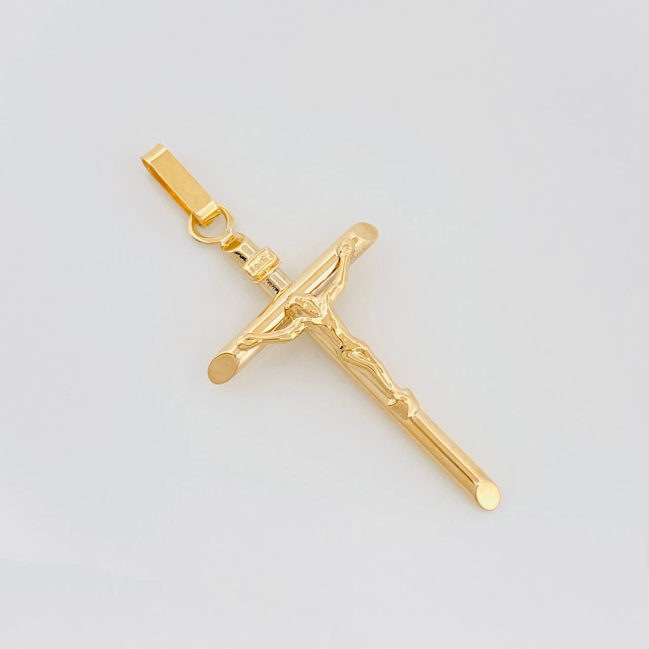 Dije Cruz Cristo Puntas Planas 1.2 g / 4.1 cm Oro Amarillo 18K
