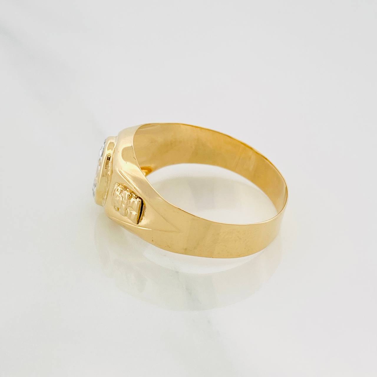 Anillo Sello Ovalado 3.4 g / T11 Oro Amarillo 18K