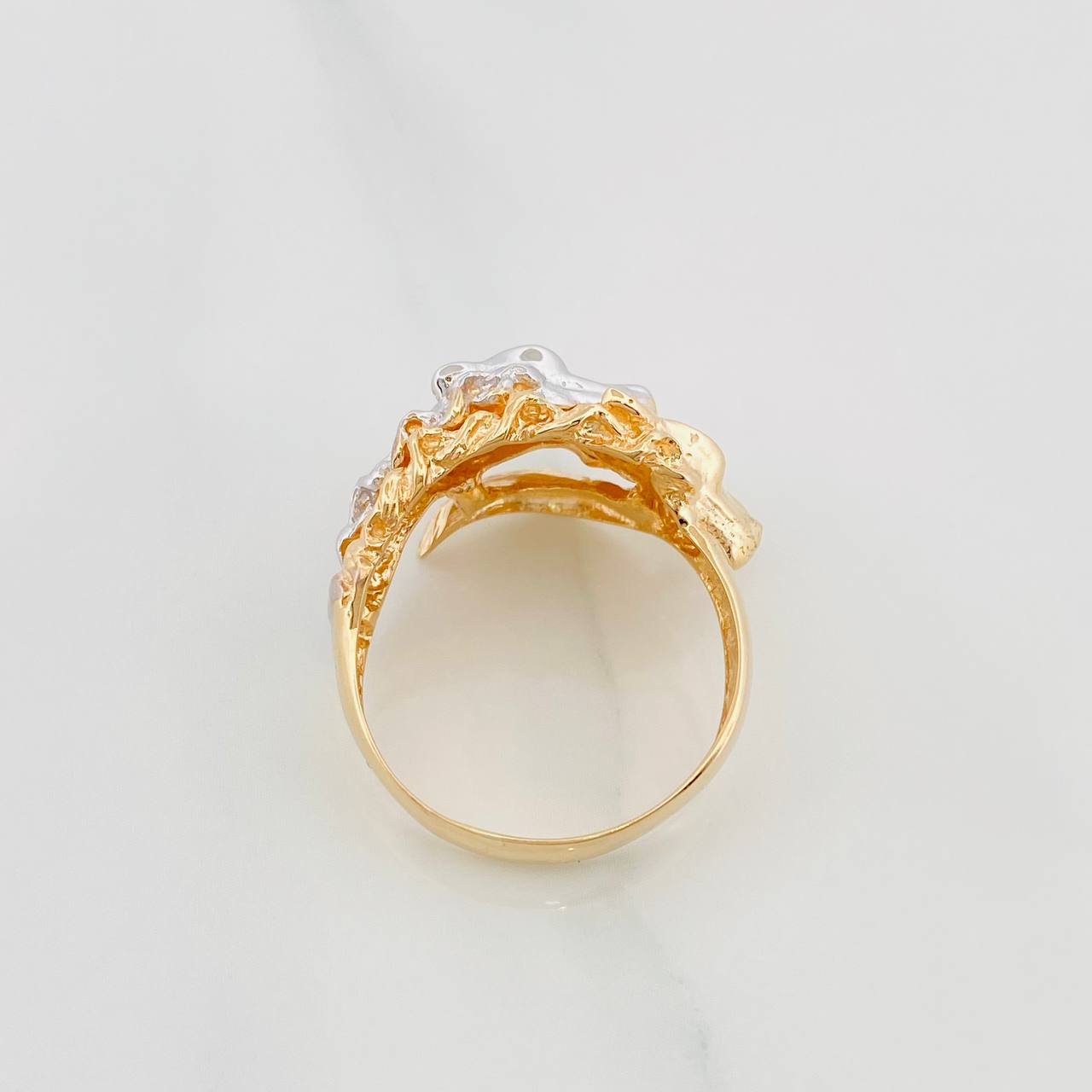 Anillo Caballos Cruzados 6.85 g / T9 3/4 Dos Oros Amarillo Blanco 18K