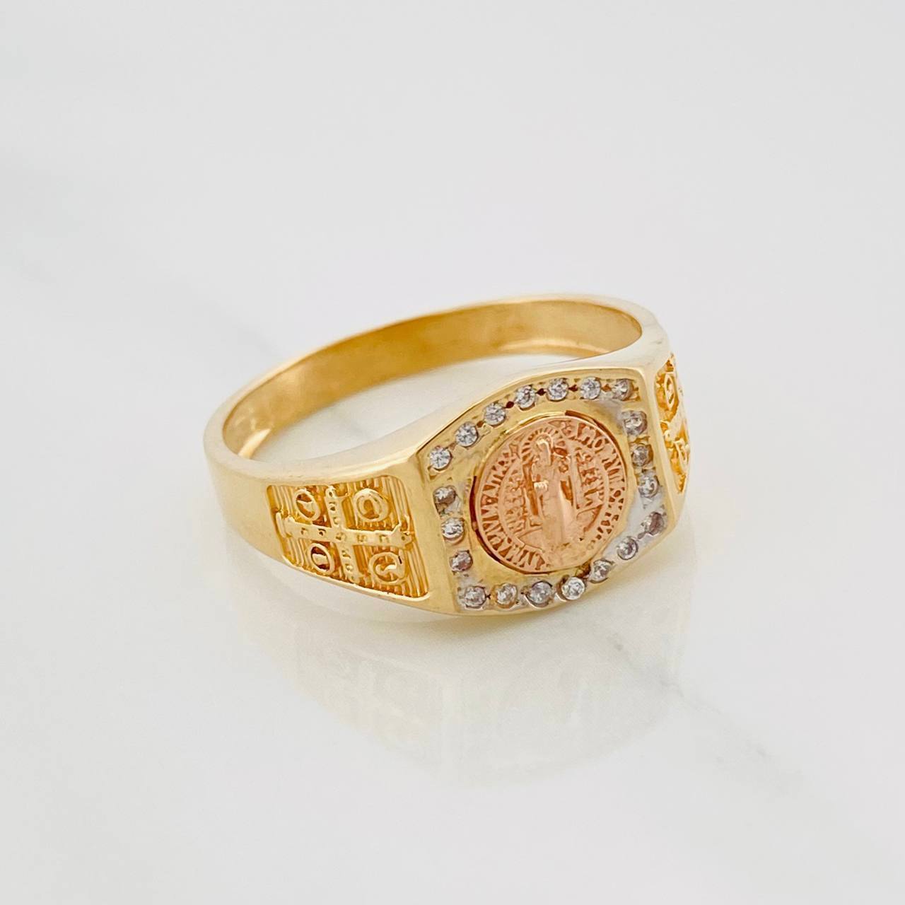 Anillo San Benito 4.65 g / T9 3/4 Tres Oros 18K