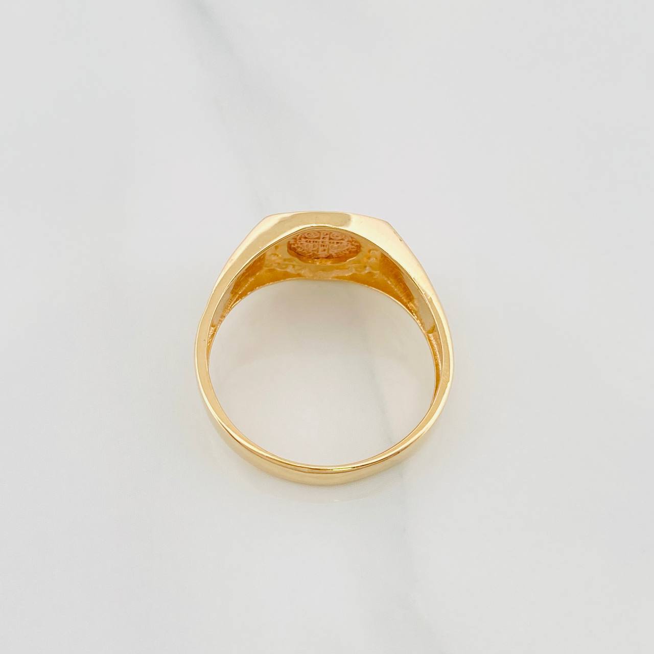 Anillo San Benito 4.65 g / T9 3/4 Tres Oros 18K