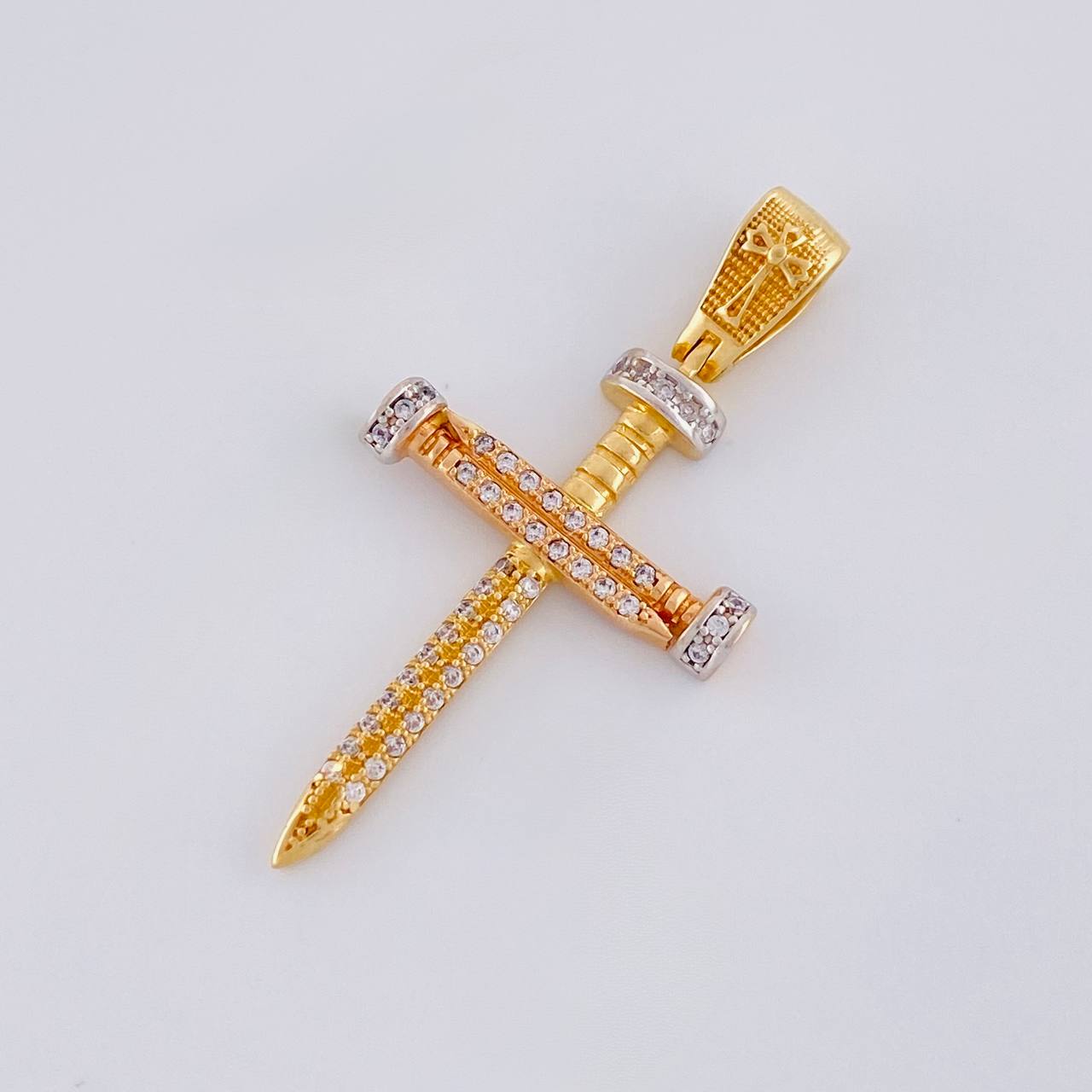 Dije Cruz Clavo 3.35g / 3.9cm Tres Oros 18K