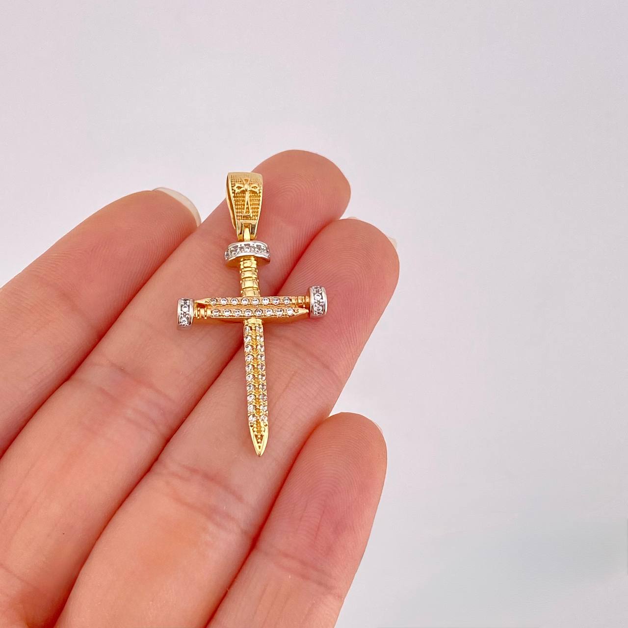 Dije Cruz Clavo 3.35g / 3.9cm Tres Oros 18K