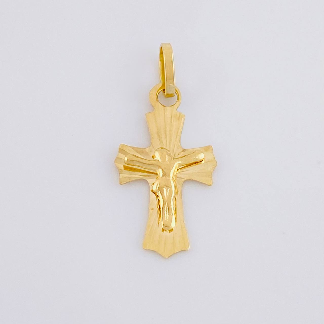Dije Cruz Cristo Puntas Curvas 1.15g / 2.5cm Oro Amarillo 18K