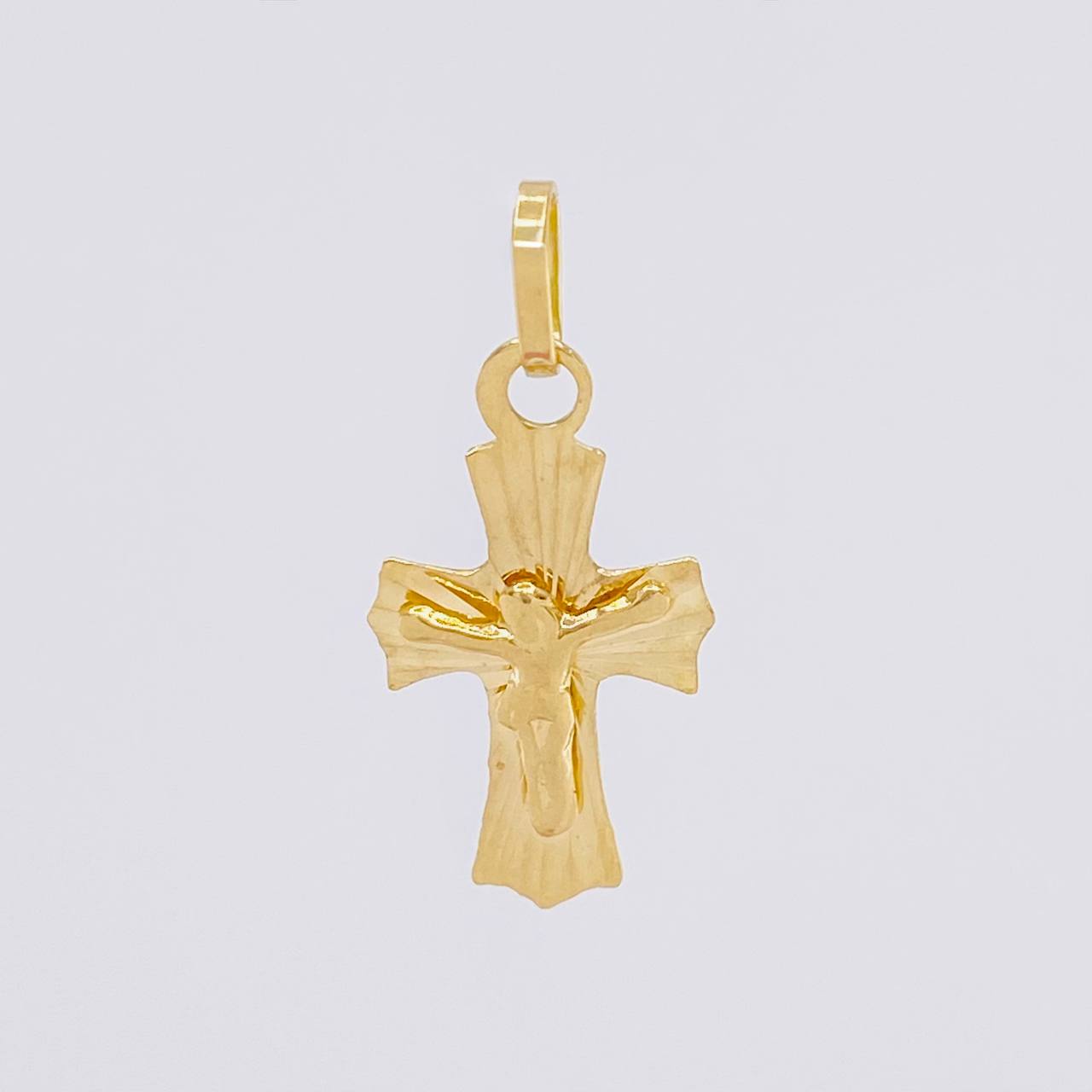 Dije Cruz Cristo Puntas Curvas 1.15g / 2.5cm Oro Amarillo 18K