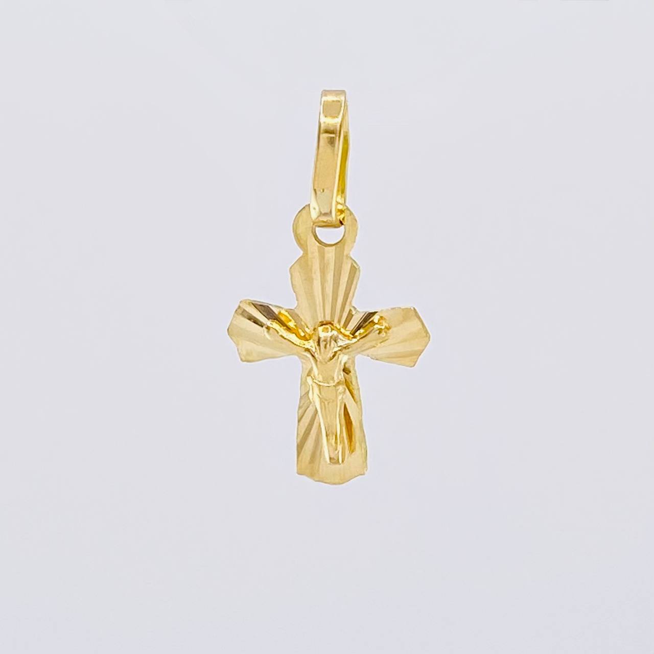 Dije Cruz Cristo Puntas Curvas 0.45g / 1.6cm Oro Amarillo 18K