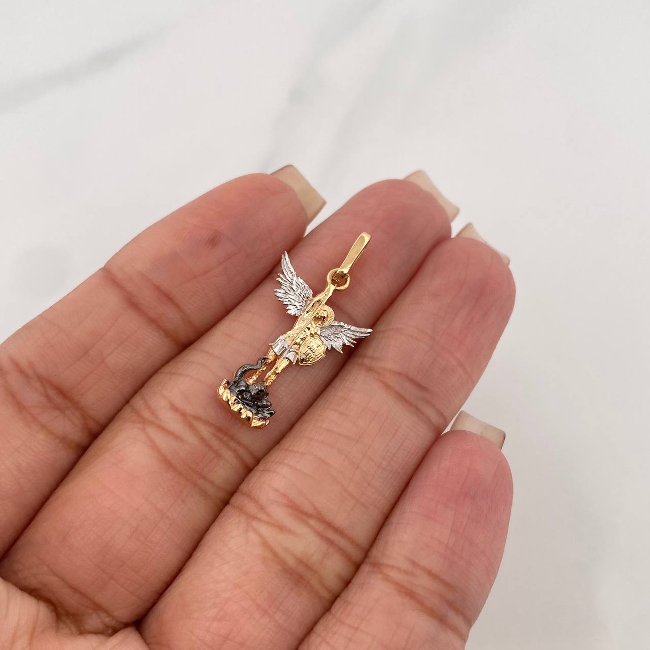 Dije San Miguel Arcangel 1.15 g / 2.05 cm Tres Oros 18K