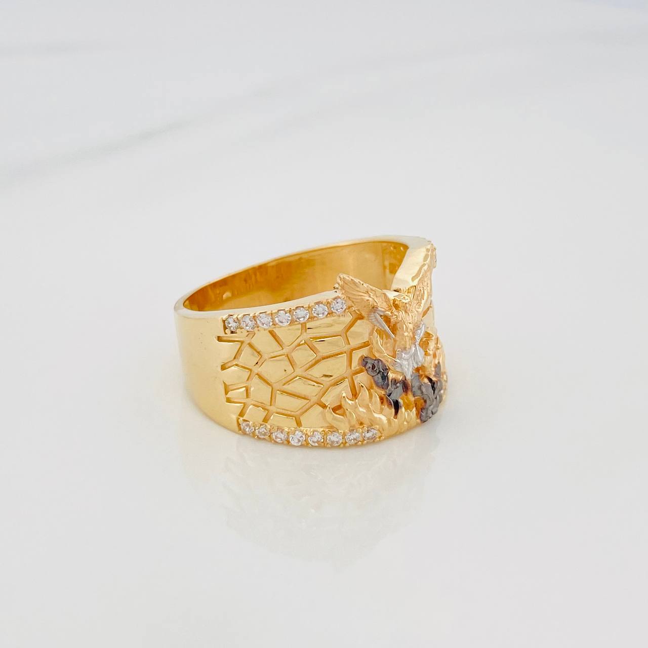 Anillo San Miguel Arcángel 8.55 g / T9 1/2 Tres Oros 18K