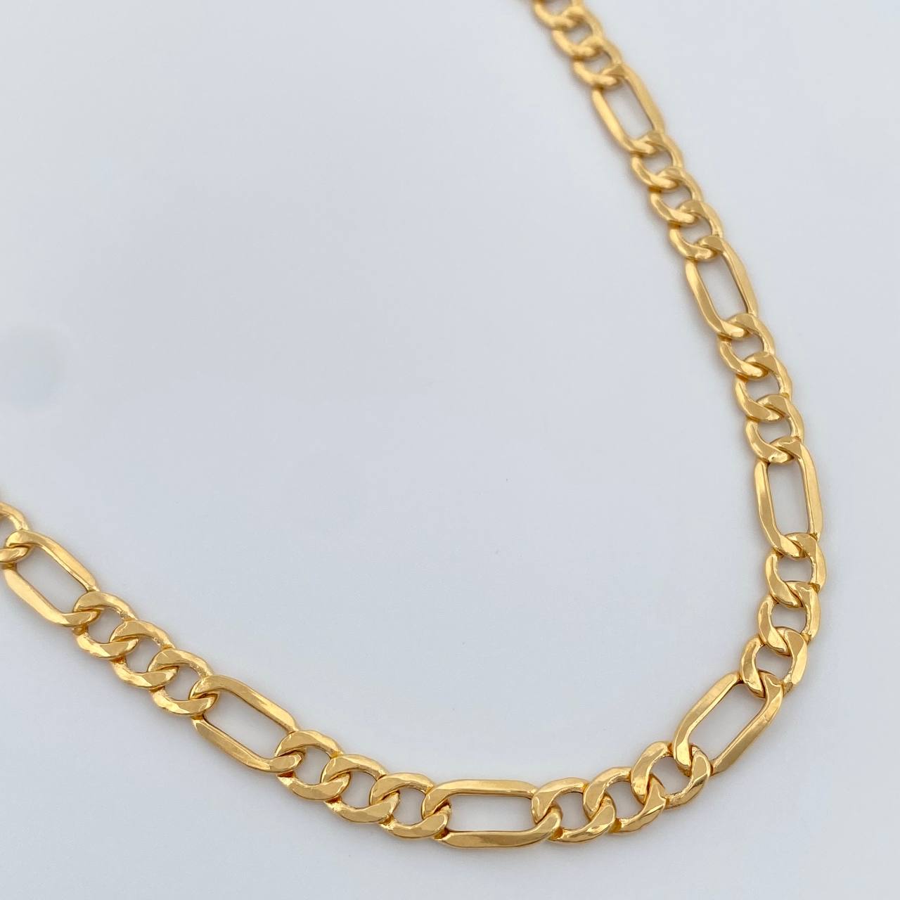 Cadena Figaro 9.15gr / 60.5cm / 4.4mm Oro Amarillo +1 18K %