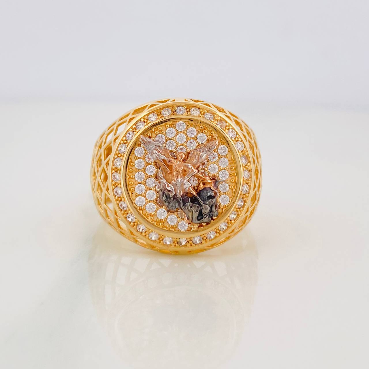 Anillo San Miguel Arcángel 7.3g / T9 1/4 Tres Oros 18K