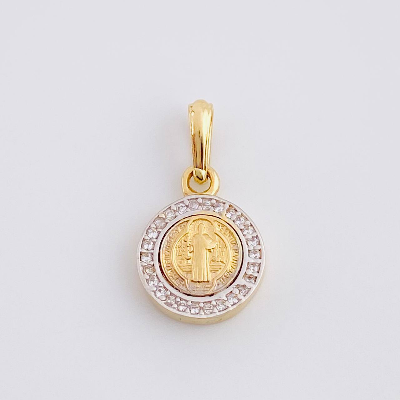Dije Medalla San Benito 1.55g / 2cm Dos Oros Amarillo Blanco 18K