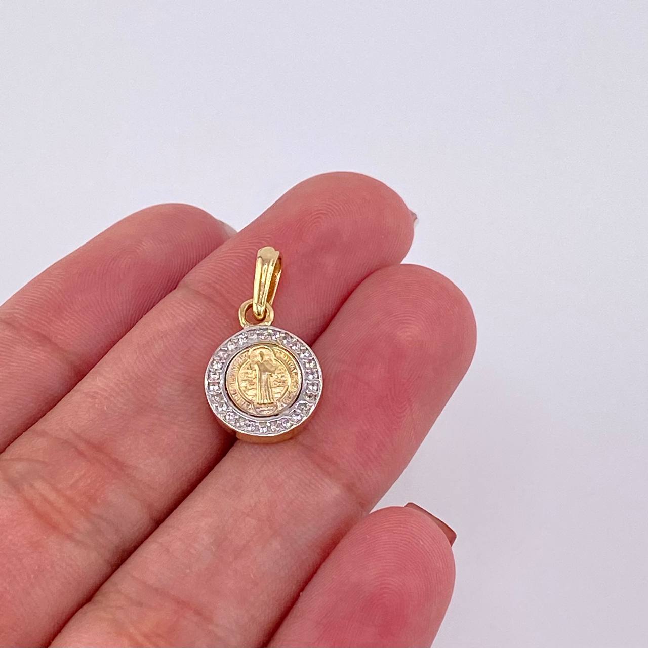 Dije Medalla San Benito 1.55g / 2cm Dos Oros Amarillo Blanco 18K