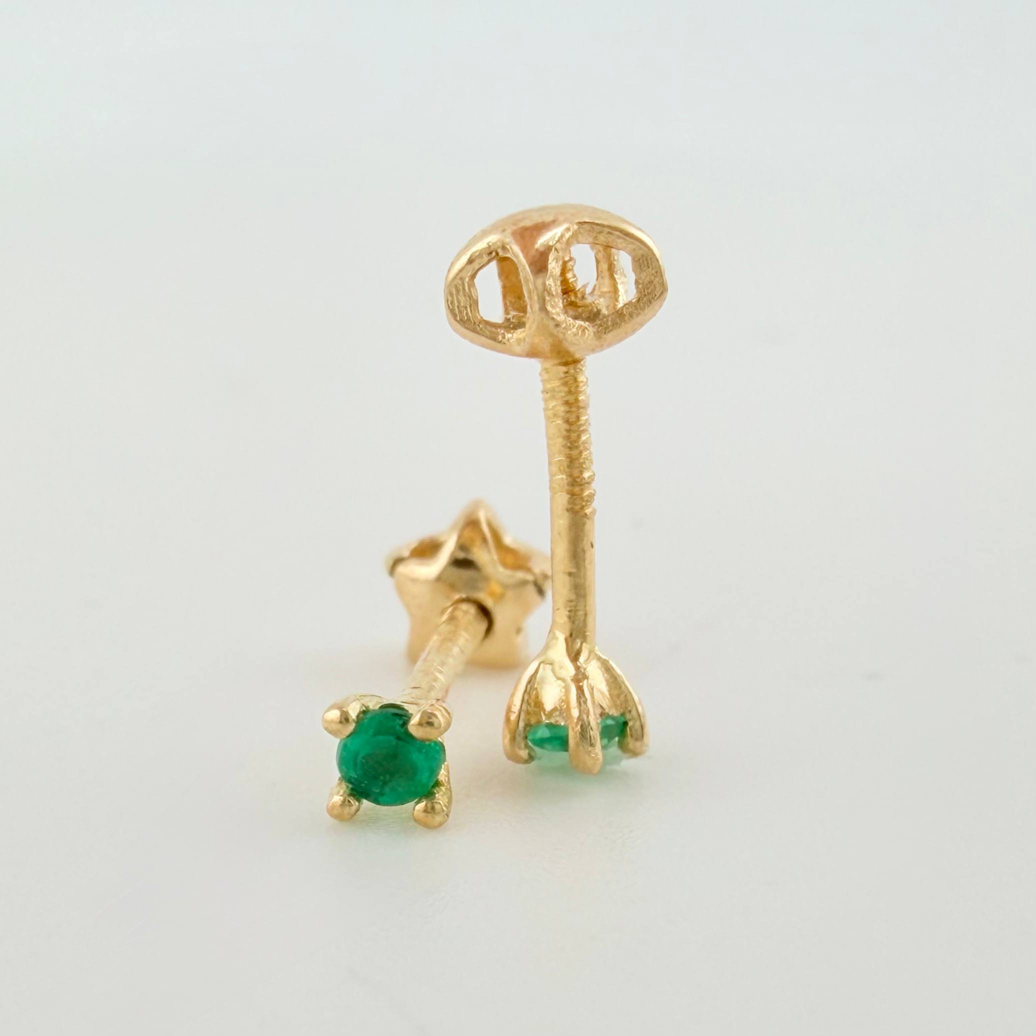 Topos Chispa Cuatro Garras Esmeraldas pts 0.7gr / 1.5mm Oro Amarillo 18K *