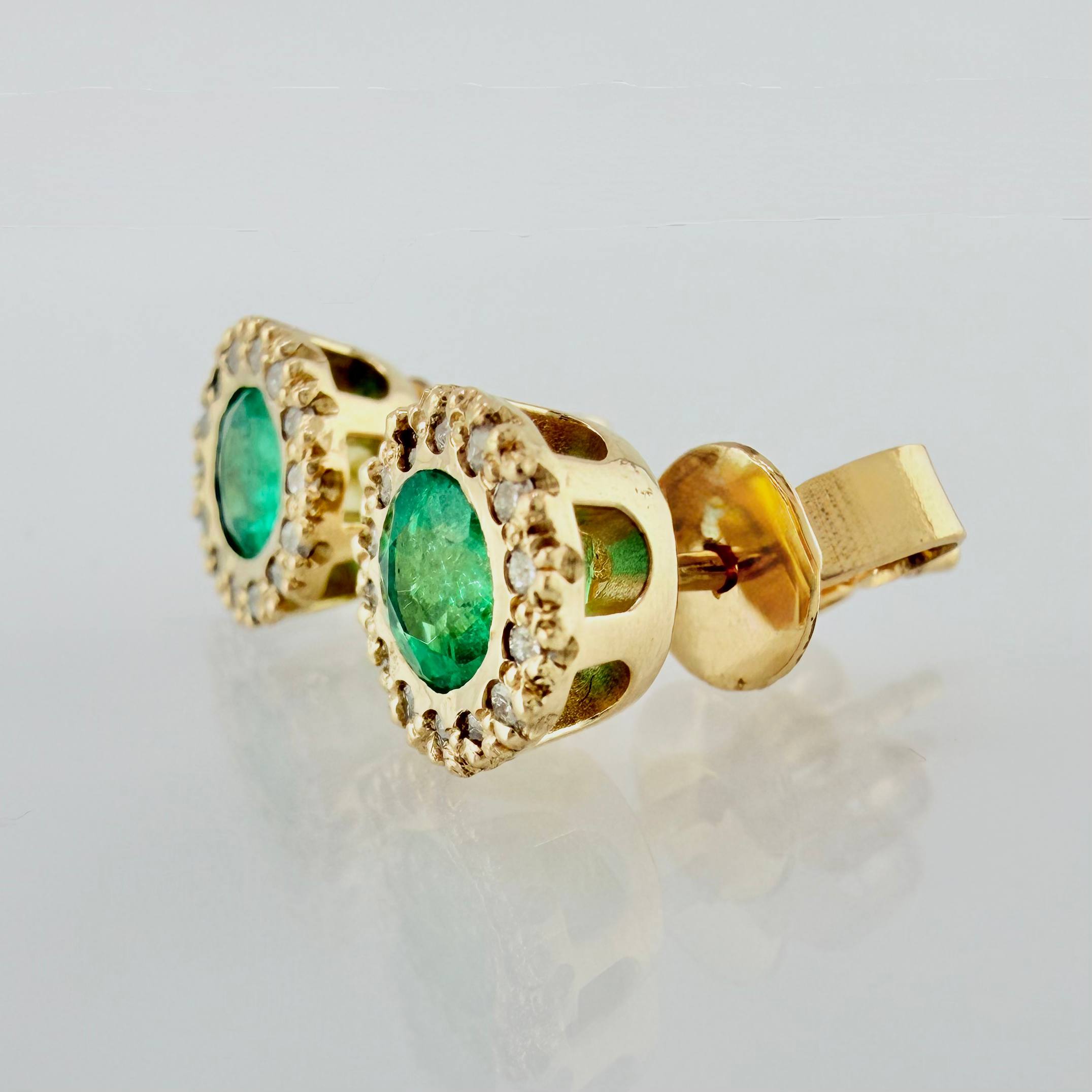 Topos Circulo Sobre Puesto Esmeraldas 80pts Diamantes 40pts 3.1gr / 7mm Oro Amarillo 18K *