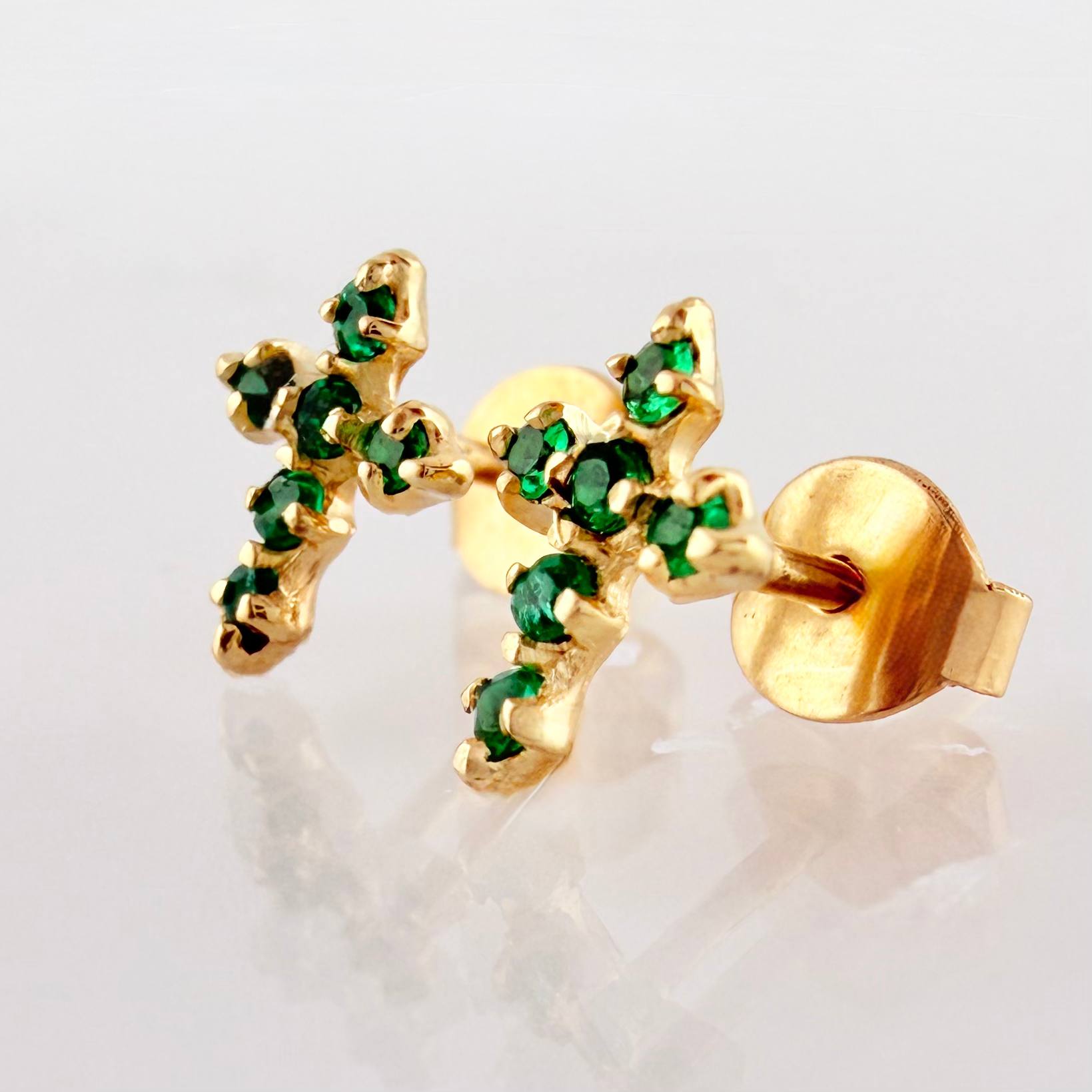 Topos Cruz Esmeraldas 18pts 1.2gr / 9mm Oro Amarillo 18K *