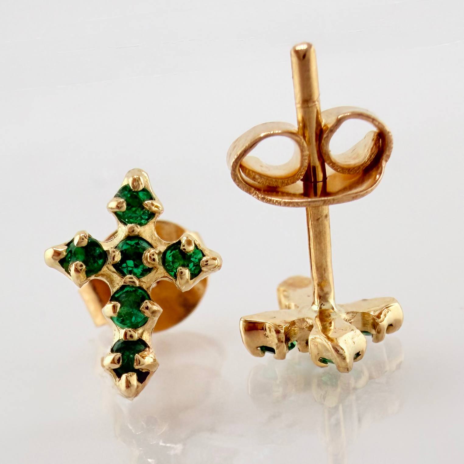 Topos Cruz Esmeraldas 18pts 1.2gr / 9mm Oro Amarillo 18K *