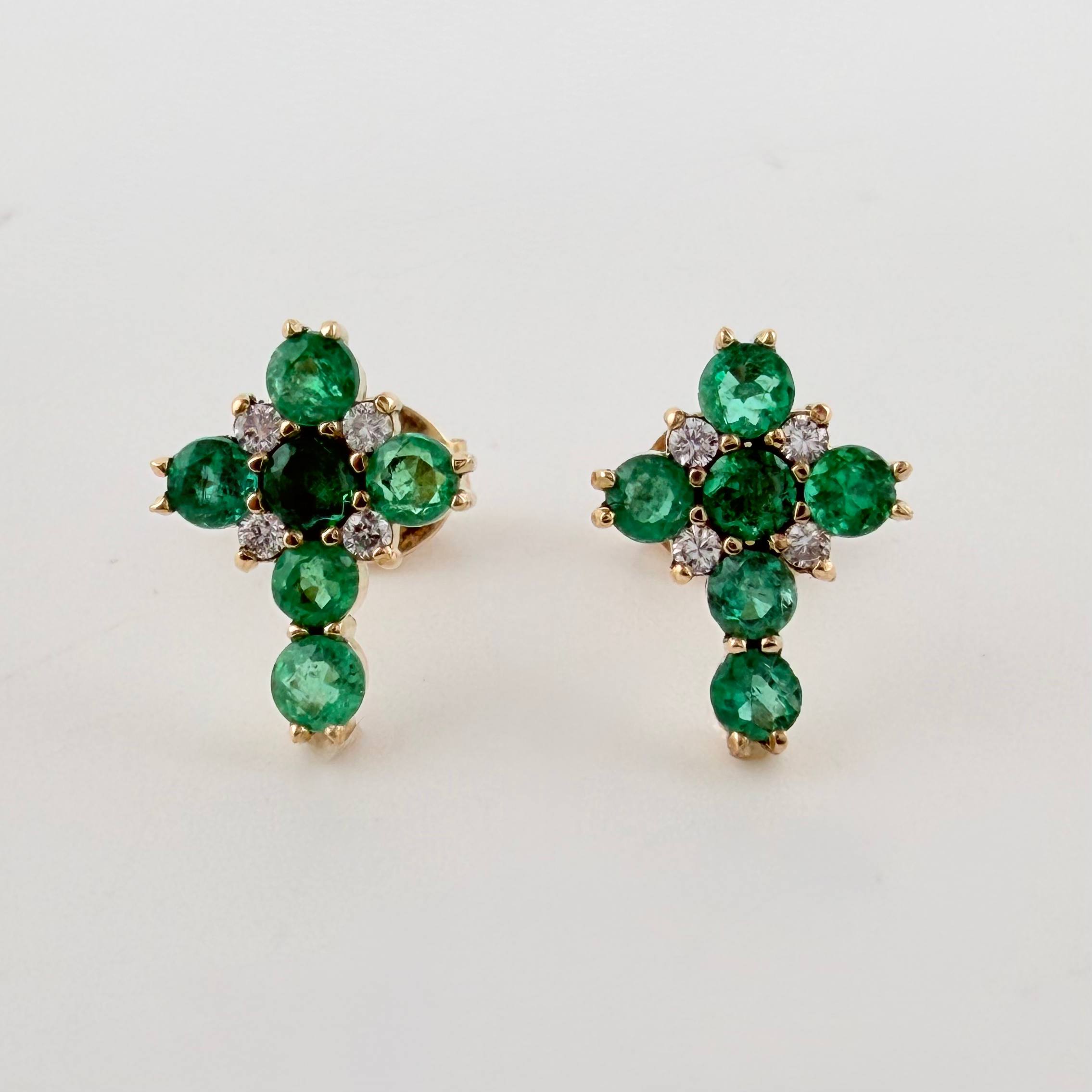 Topos Cruz Centella Interior Esmeraldas 55pts Diamantes 16pts 1.65gr / 1.1cm / Oro Amarillo 18K *