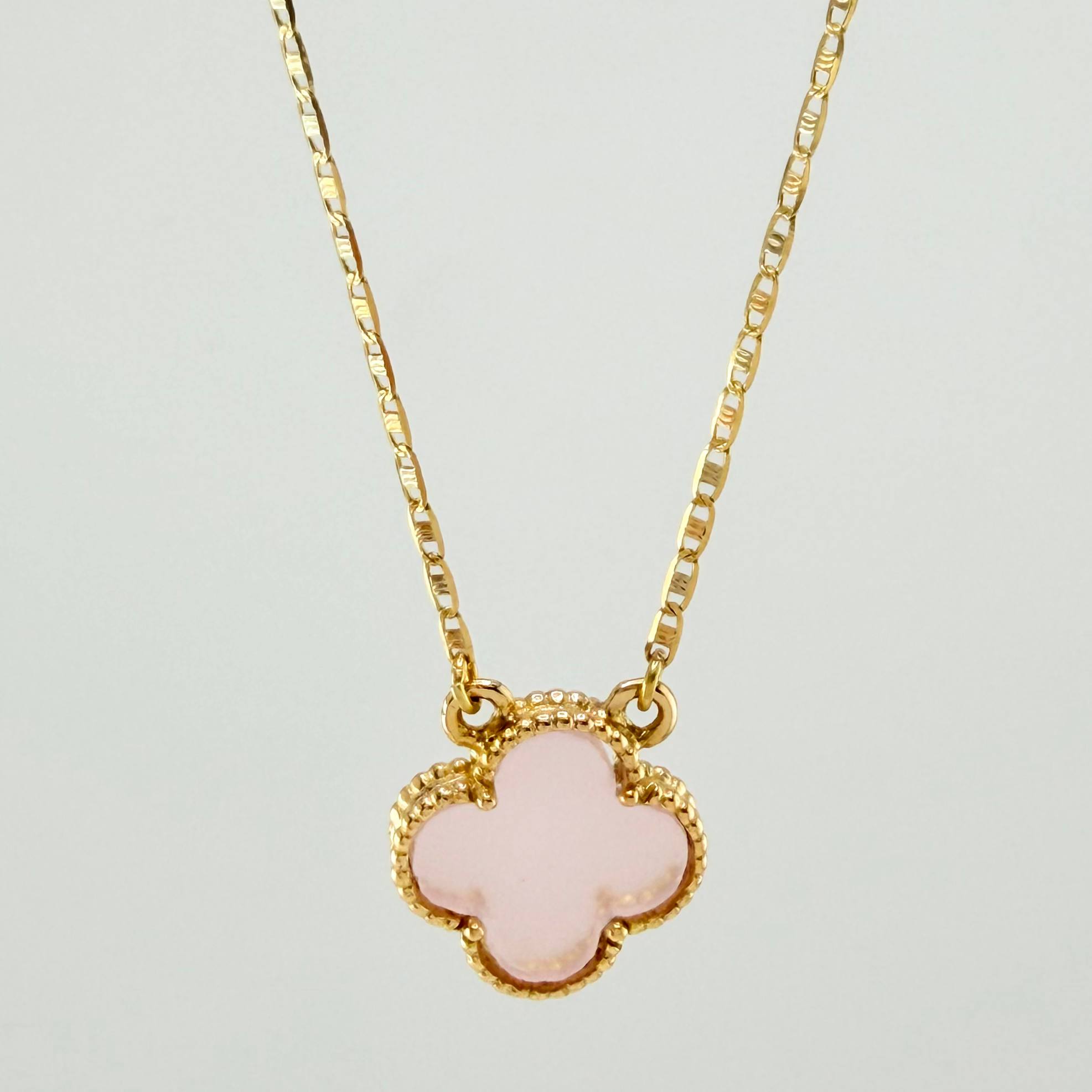 Cadena Plana Trebol Nacar Rosado 3.3gr / 45cm / 1.2mm Tres Oros +4 18K *