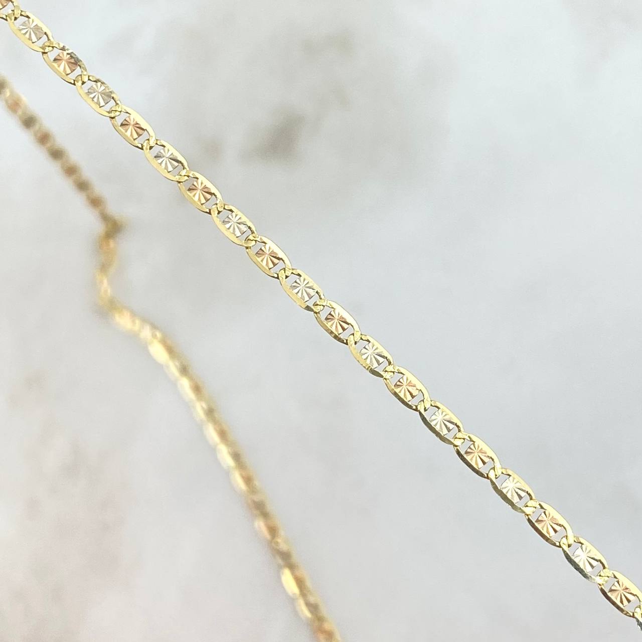 Cadena Plana 3.1gr / 50cm / 2.2mm Diamantada Tres Oros +3 18K ©