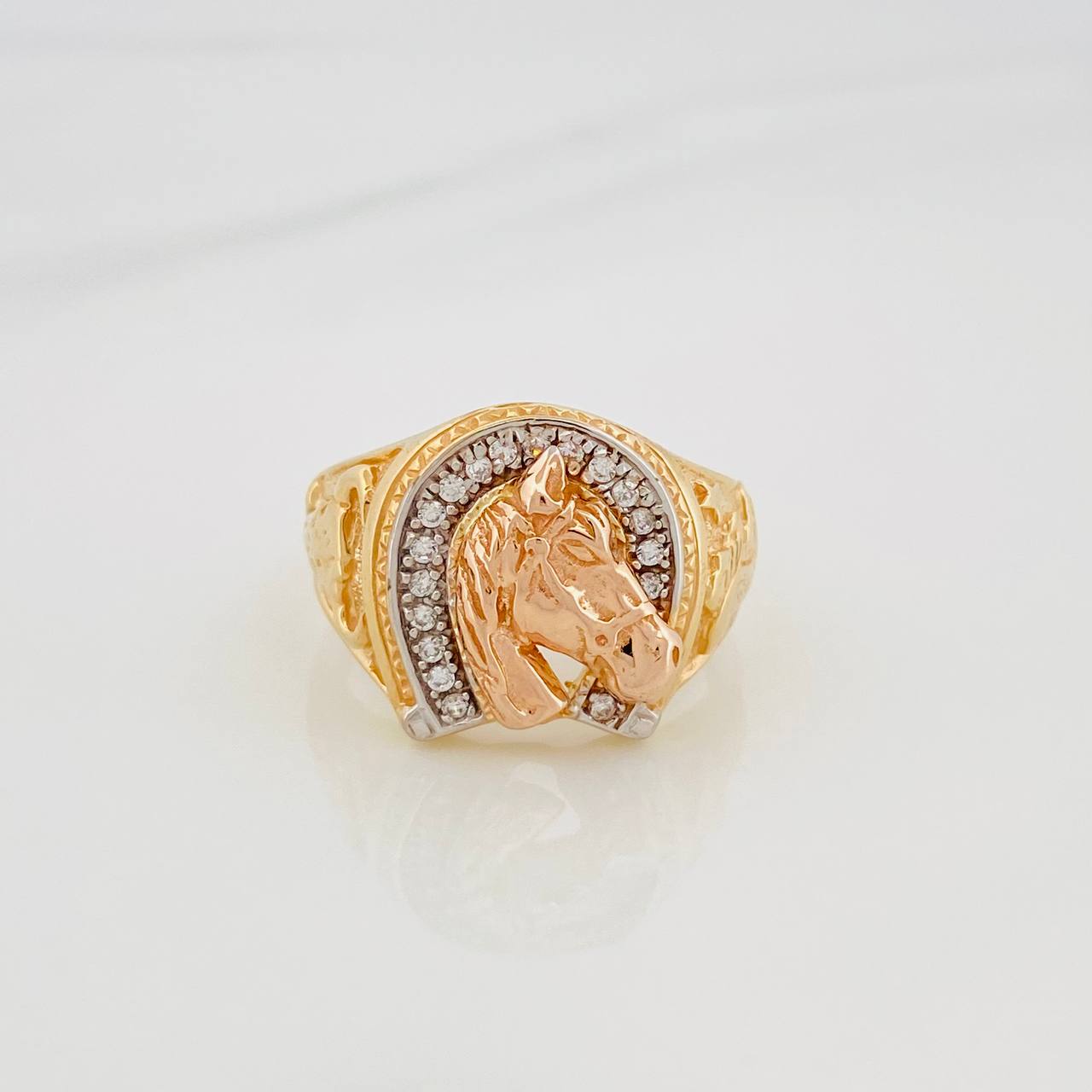 Anillo Herradura Caballo 7.35 g / T9 1/4 Tres Oros 18K