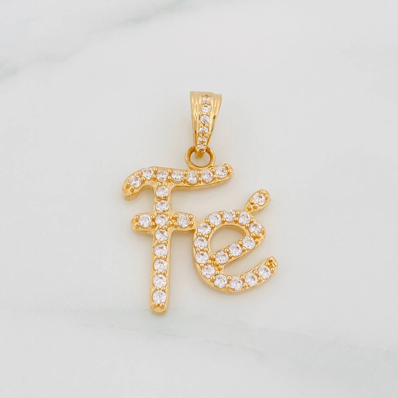 Dije Fe 2.35 g / 2.05 cm Oro Amarillo 18K