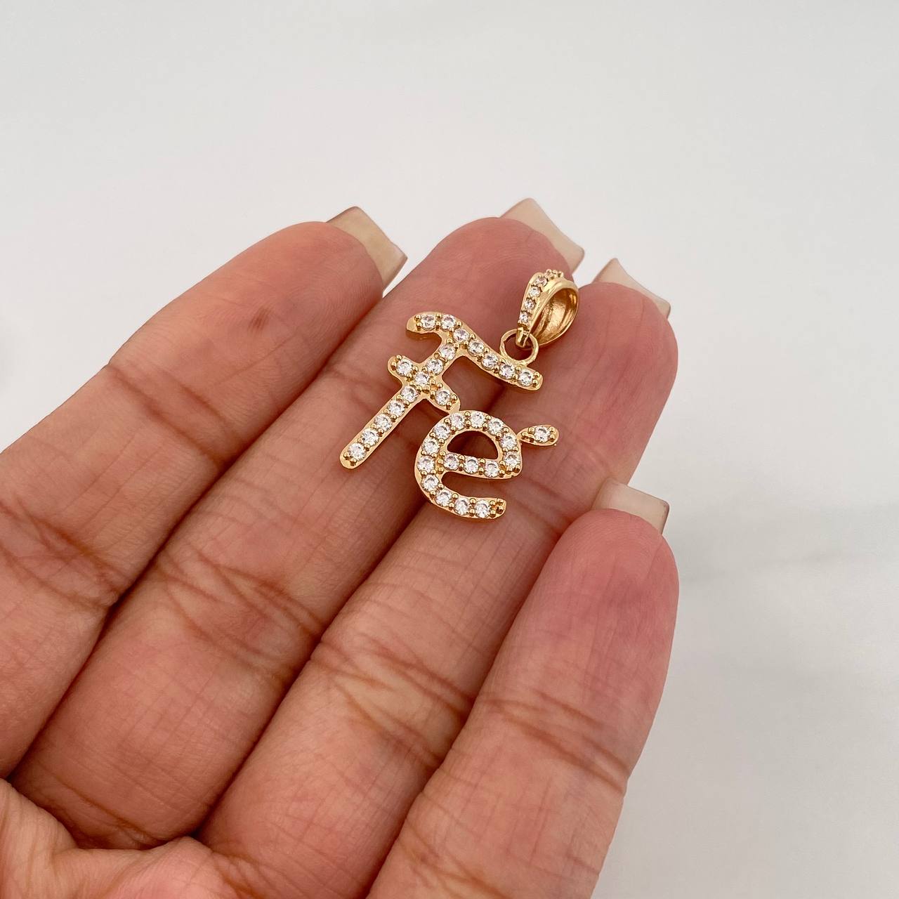 Dije Fe 2.35 g / 2.05 cm Oro Amarillo 18K
