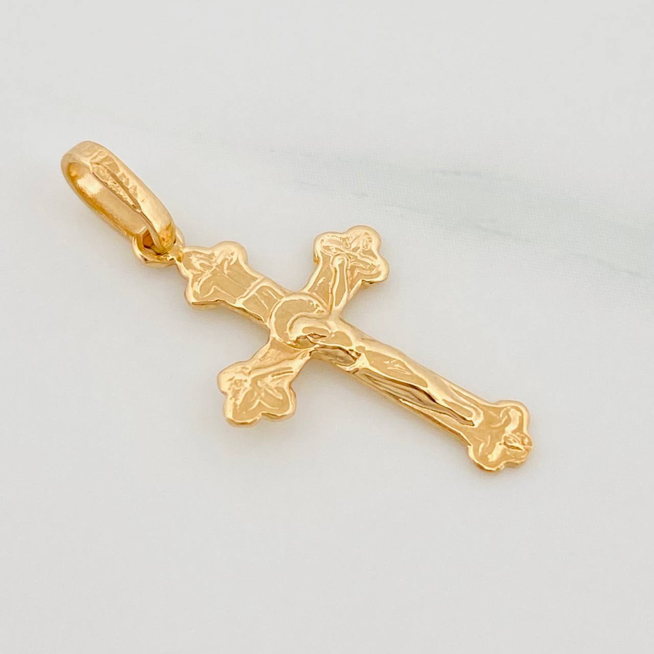 Dije Cruz Cristo 0.65 g / 2.05 cm Oro Amarillo 18K
