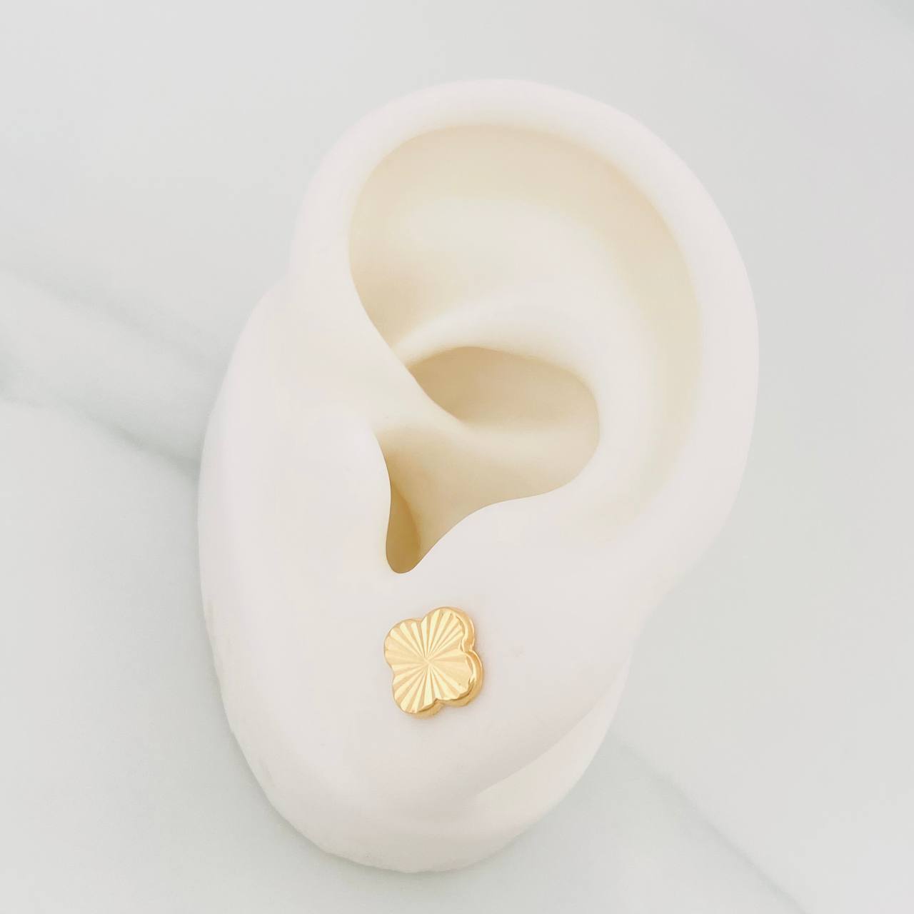 Topos Trebol 0.75 g / 8 mm Oro Amarillo 18K