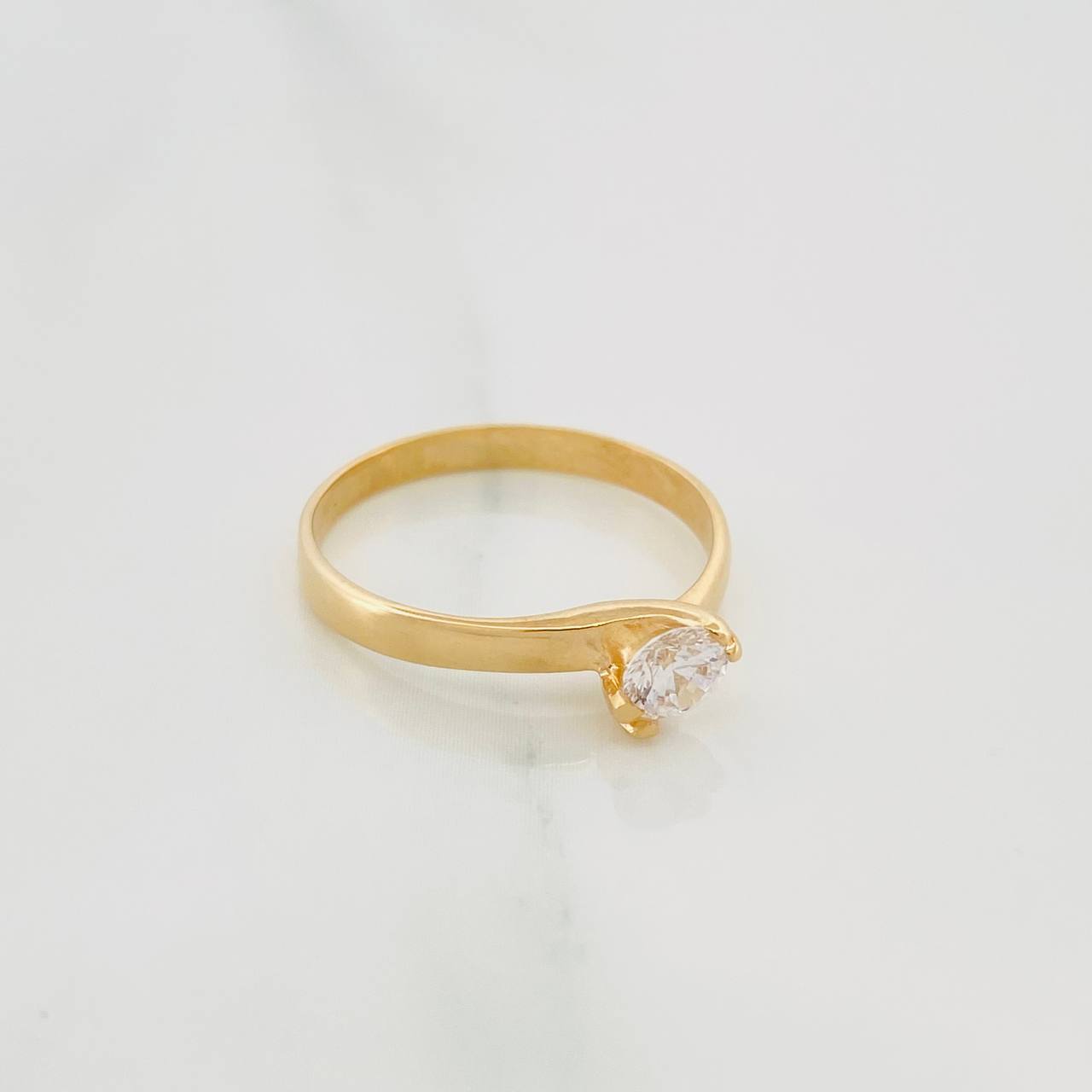 Anillo Solitario Cruzado 2.15 g / T6 1/2 Oro Amarillo 18K