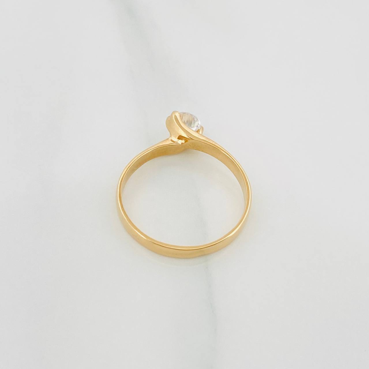 Anillo Solitario Cruzado 2.15 g / T6 1/2 Oro Amarillo 18K