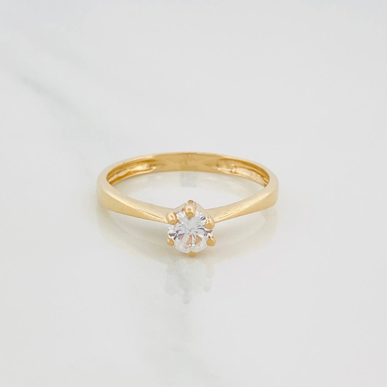 Anillo Solitario 2.1 g / T7 3/4 Oro Amarillo 18K