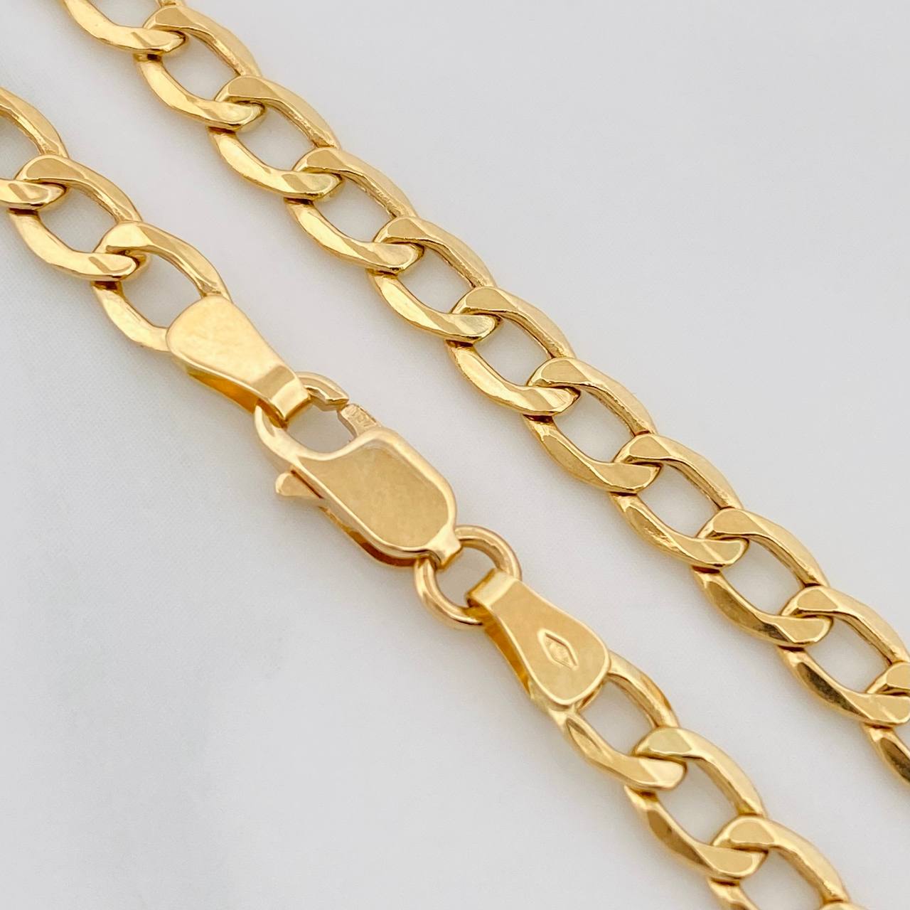 Cadena Cubana 8.2g / 60cm / 4.28mm Oro Amarillo 18K