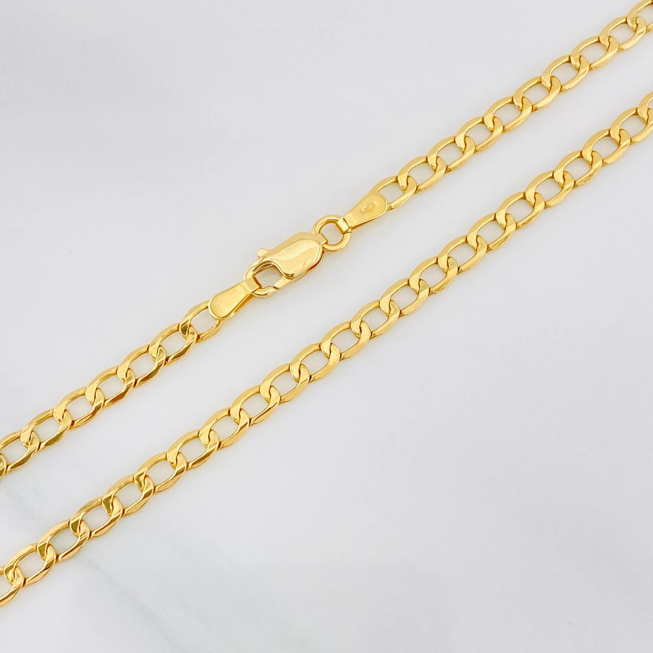 Cadena Cubana 8.9g / 60cm / 4.26mm Oro Amarillo 18K