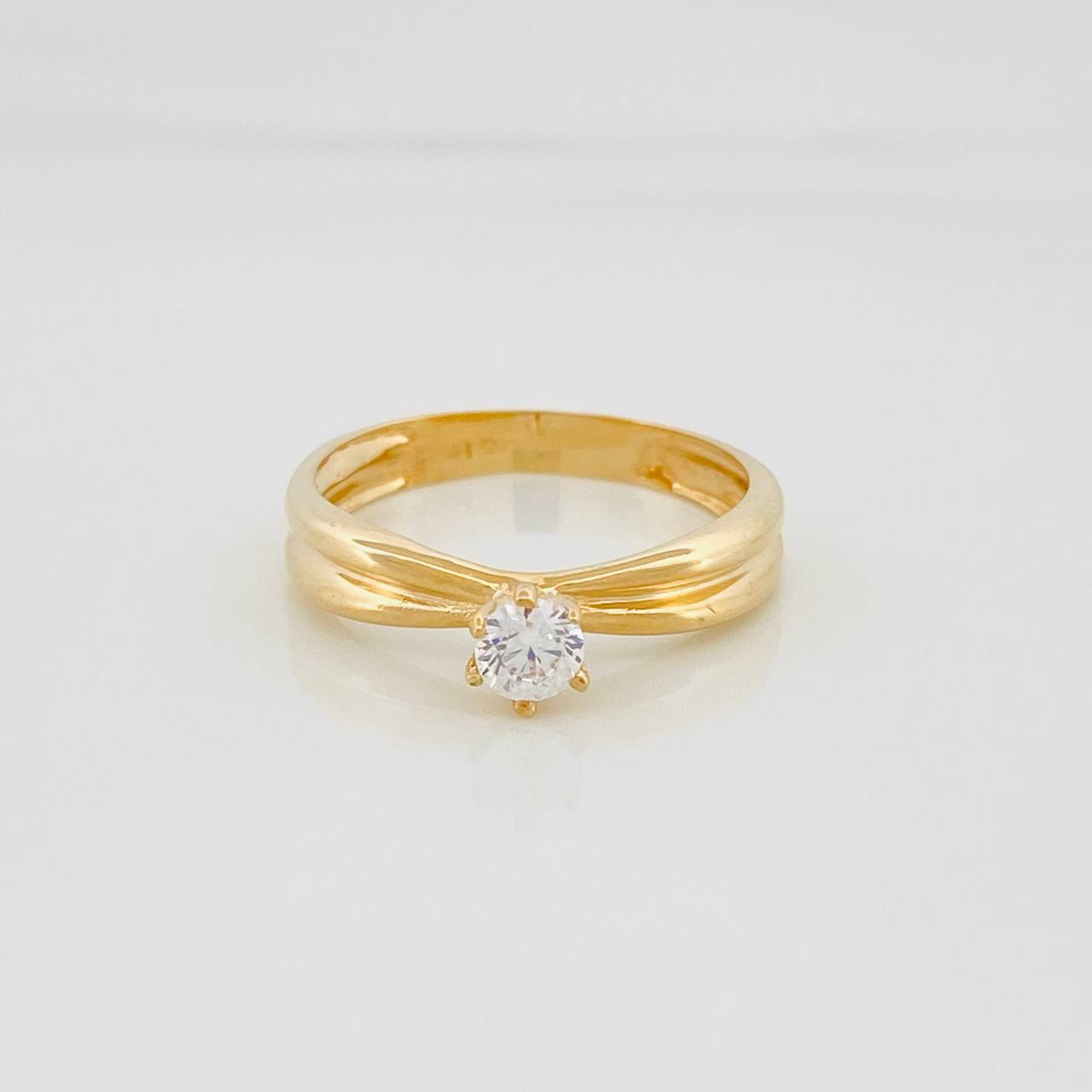 Anillo Solitario 2.15 g / T7 Oro Amarillo 18K