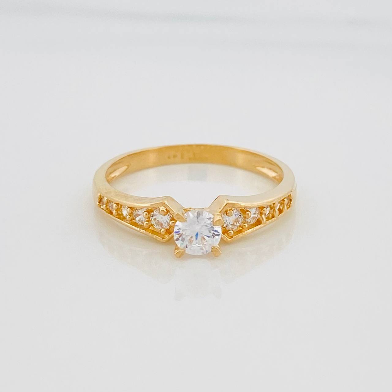 Anillo Solitario Corbatin 1.85 g / T5 3/4 Oro Amarillo 18K