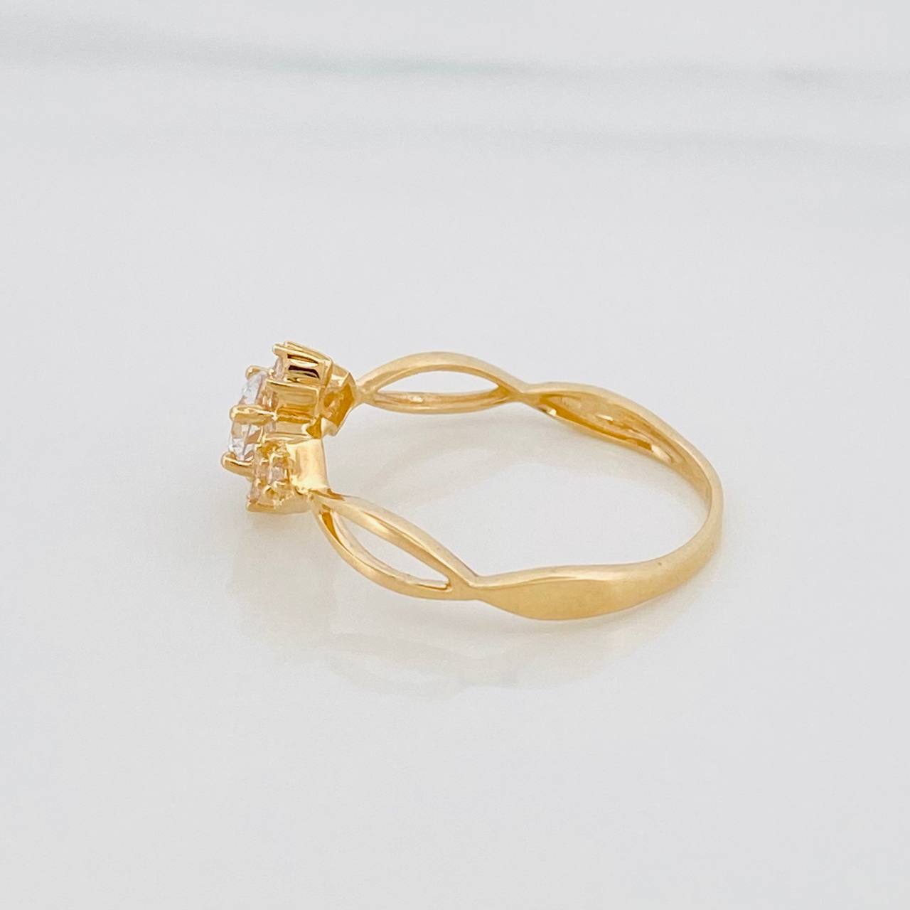 Anillo Flor 1.75 g / T6 3/4 Oro Amarillo 18K