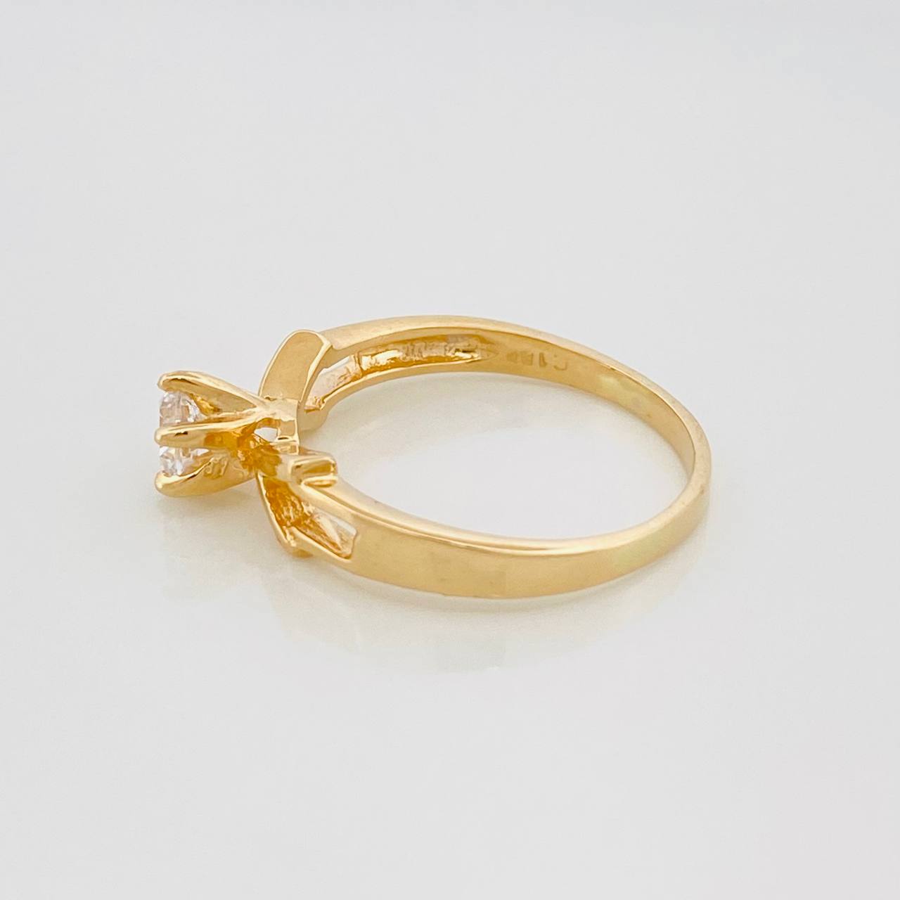 Anillo Solitario Flechas 2.5 g / T6 Oro Amarillo 18K